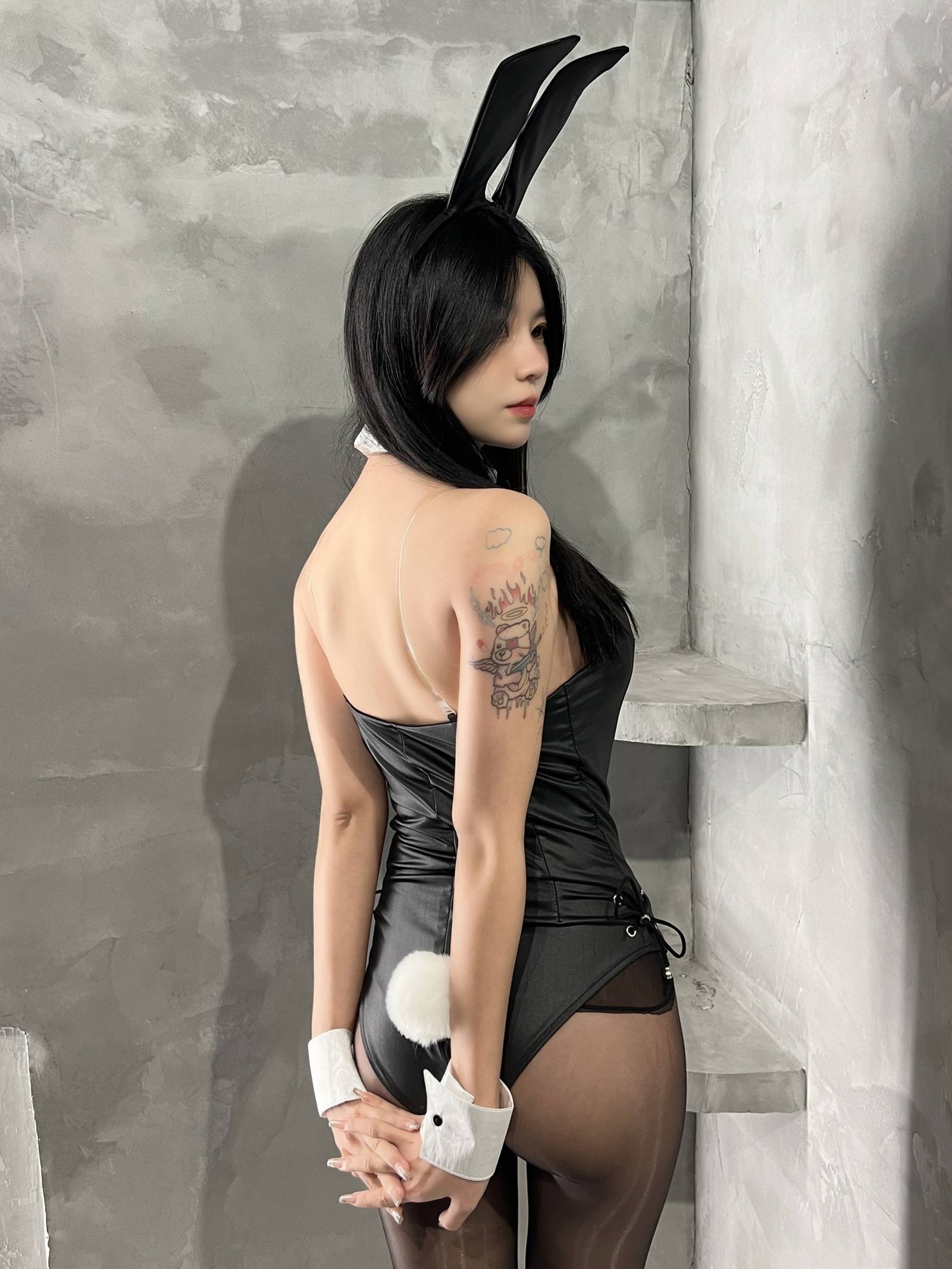 魚神 - 黑丝兔女郎[13P/64MB]