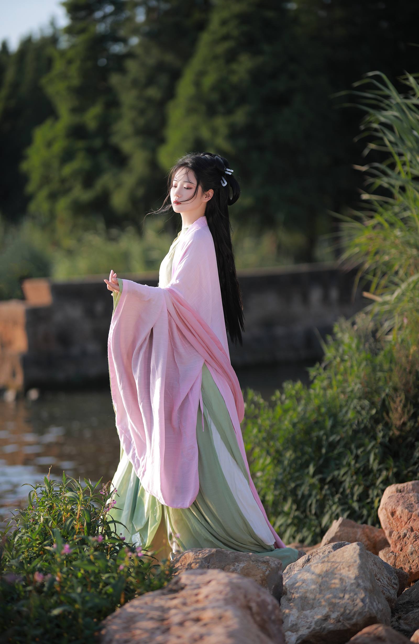 [YITUYU艺图语]2022.08.30 人间烟火色 落花人独立[32+1P/619MB]
