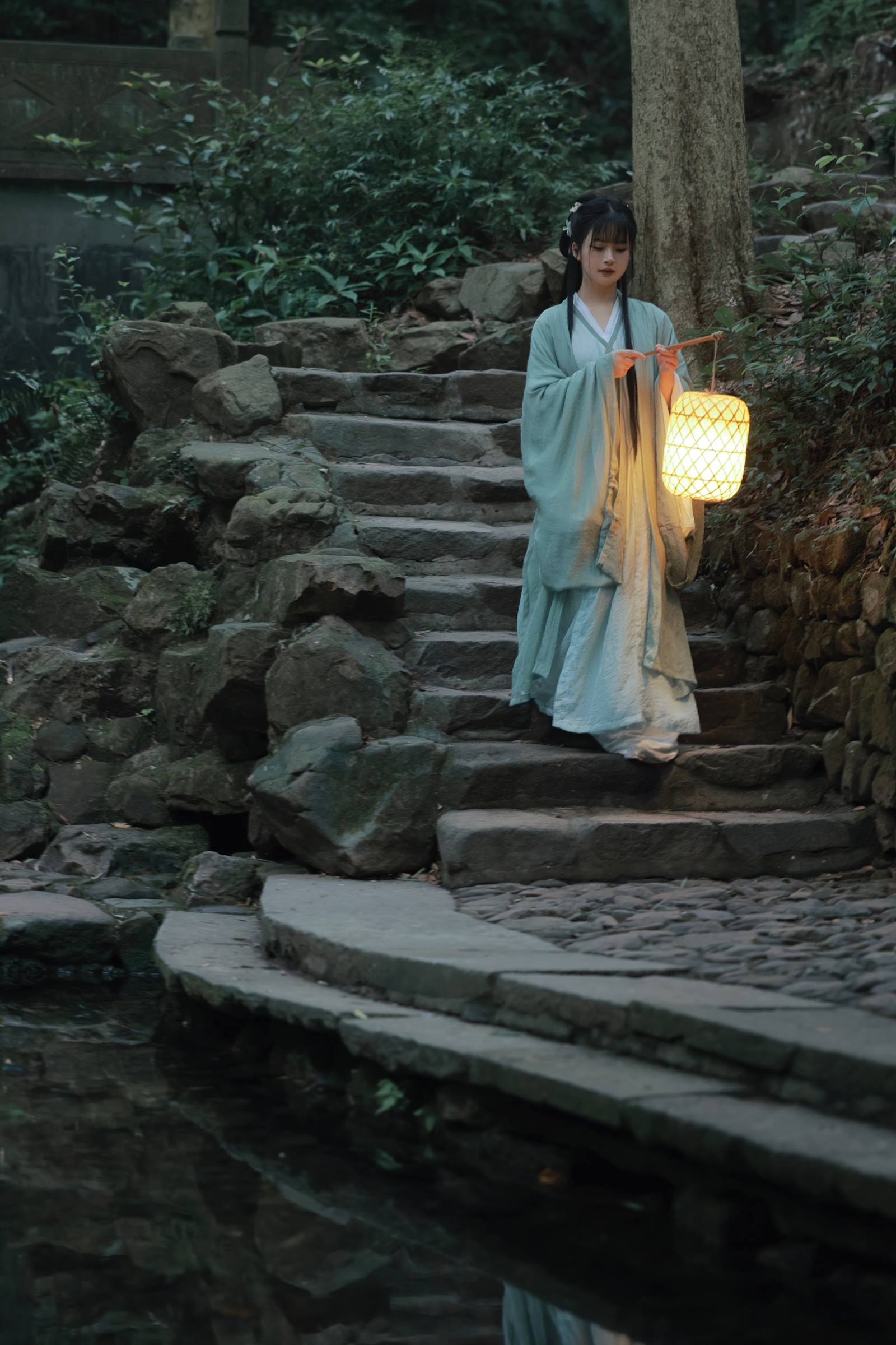 白莉爱吃巧克力  古风汉服[9P/49MB]