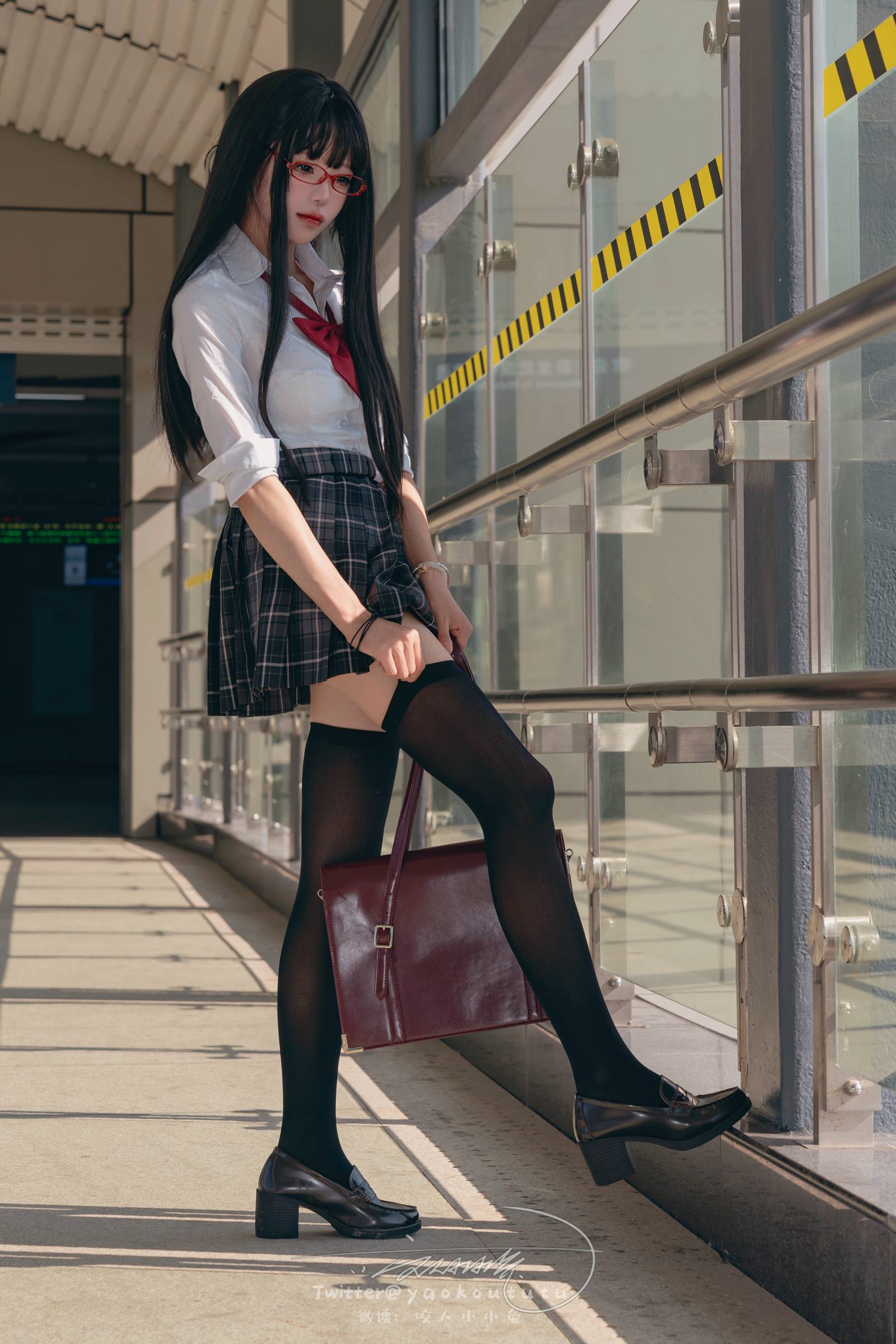 咬一口兔娘 - 电车惊魂[71P/1V/1.21GB]