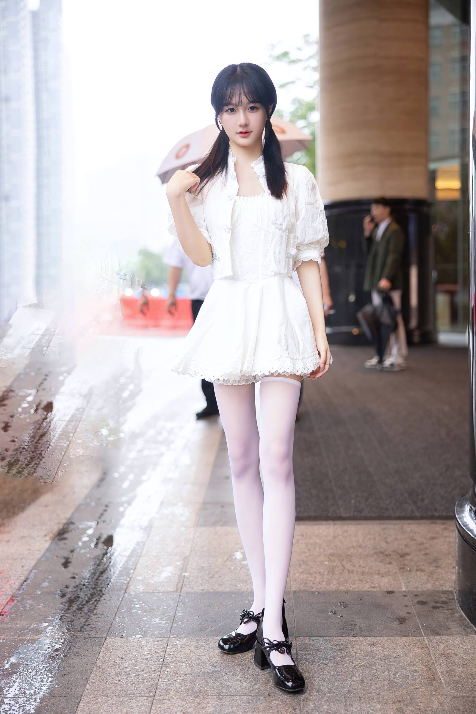 谢小蒽(幼幼)-内《粉色情趣》[94P/2V/1.25G]