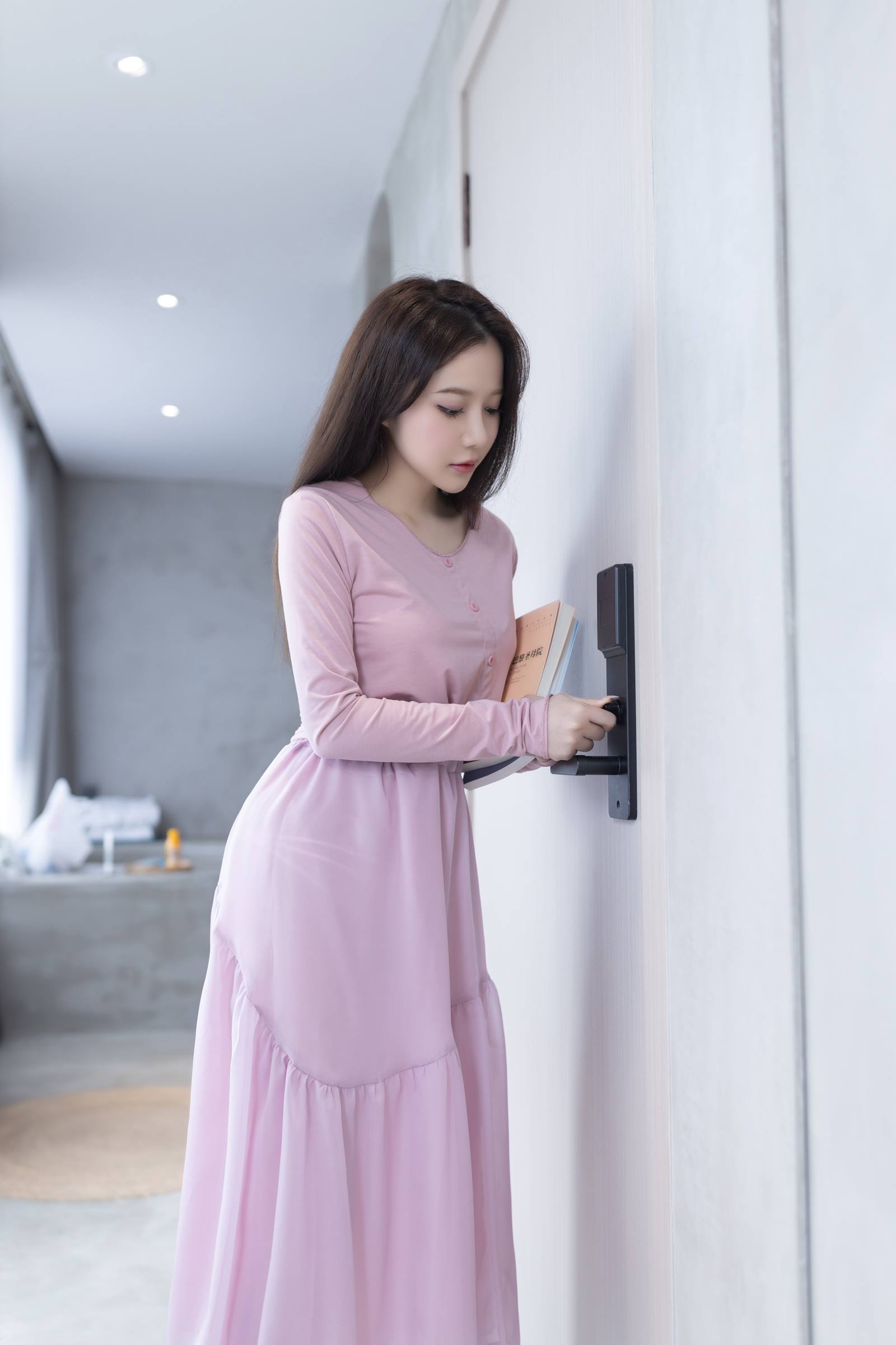 秀人内购@鱼子酱Fish – 内购私拍 尾行入侵 [148P/827MB]