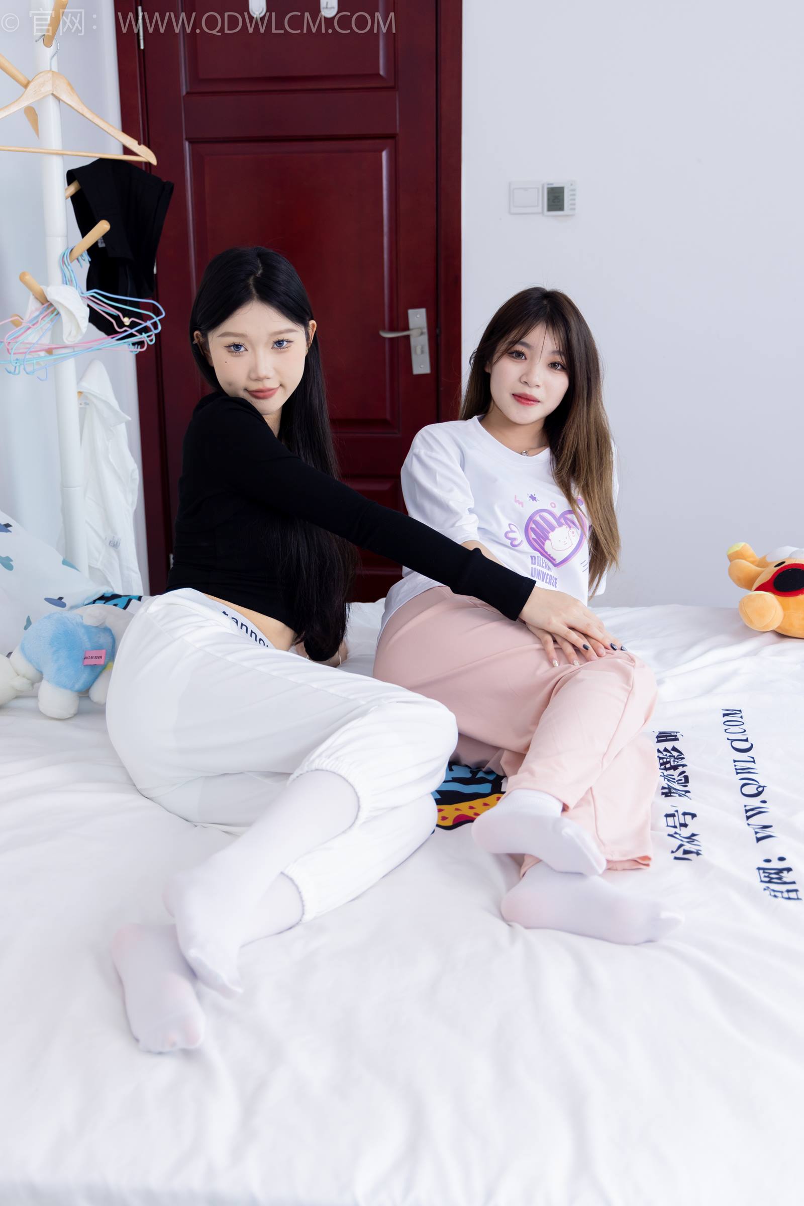 物恋传媒 NO.1789 小竹&闪闪-爱的回归线[150P/1V/4.81GB]