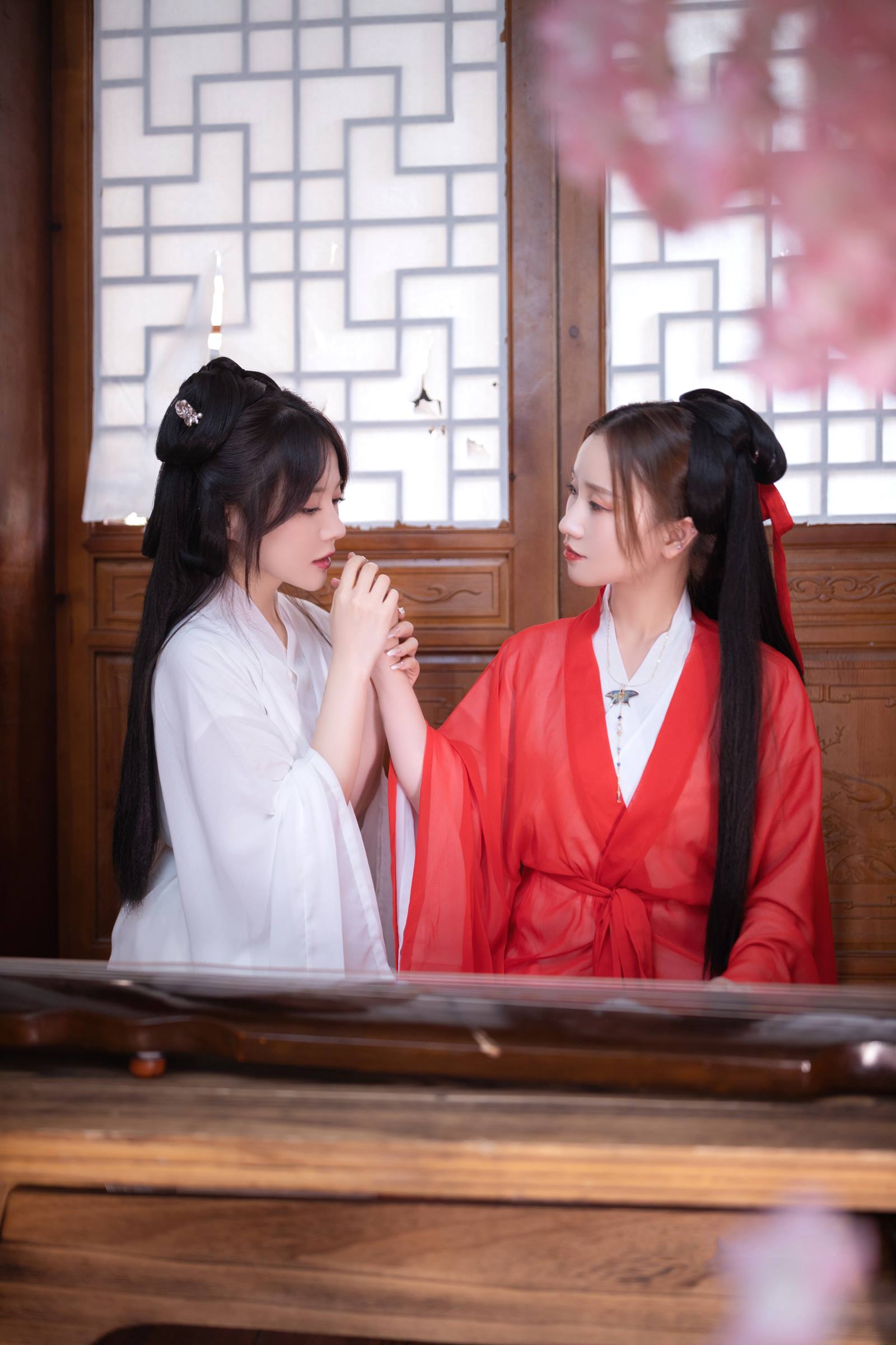 秀人内购@鱼子酱Fish – 内购私拍 情欲百合 [153P/1.05GB]