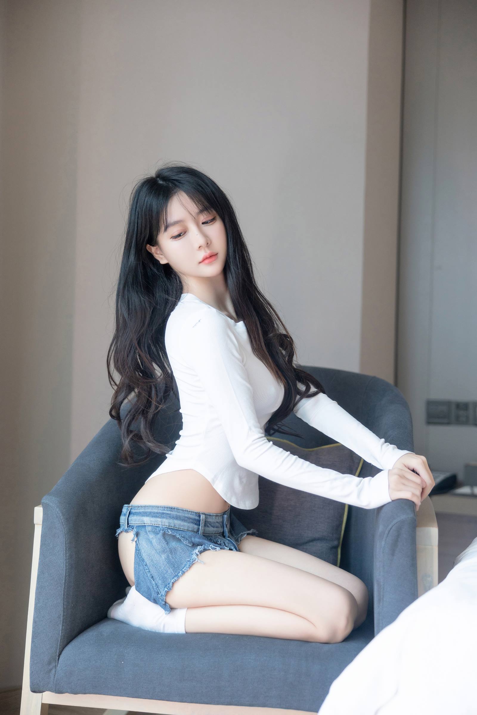 谢小蒽 – 白衣牛仔裤 [126P/4V/2.18G]