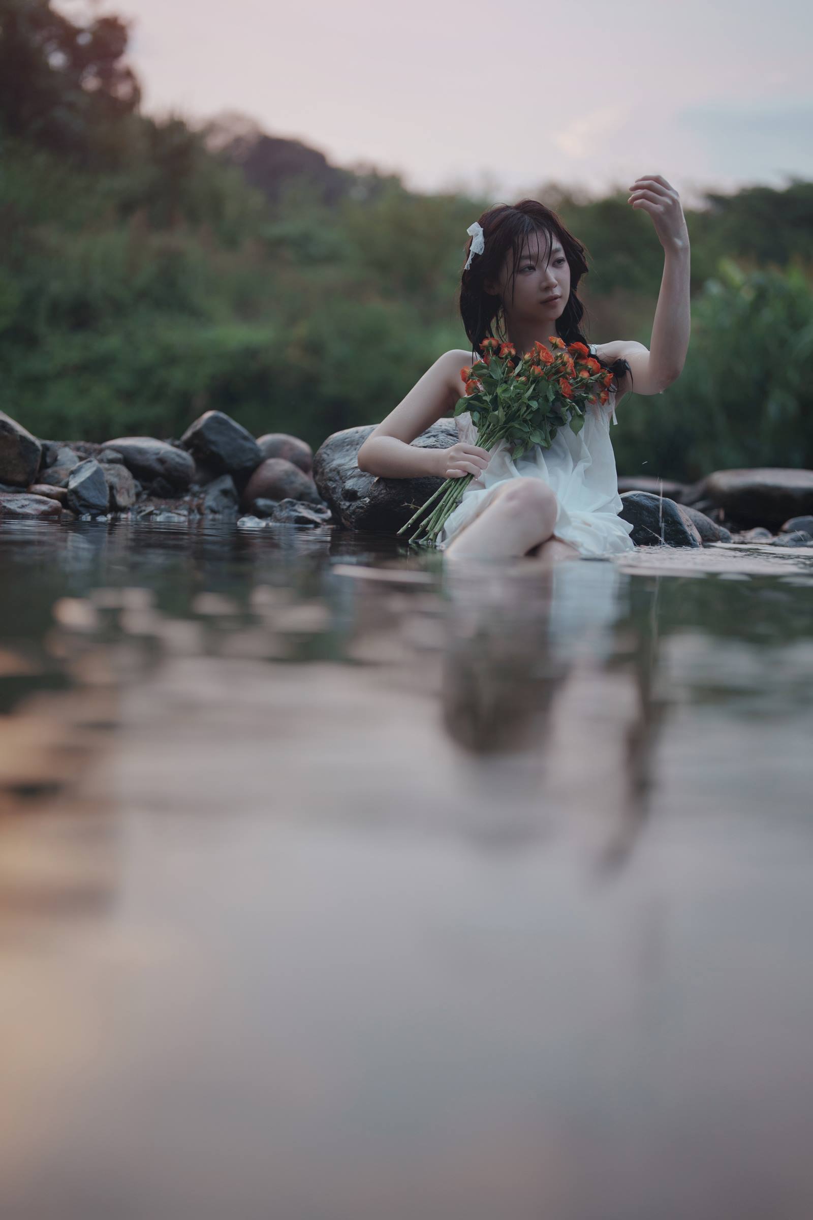 [YITUYU艺图语]2022.09.12 又甜又欲，很难不爱。山涧溪水，清凉一夏 七七[56+1P/461MB]