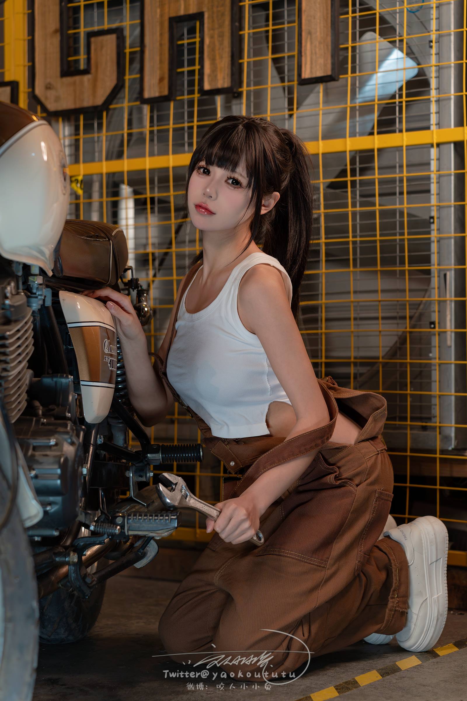 咬一口兔娘 - 机车修理工[70P/1.12GB]