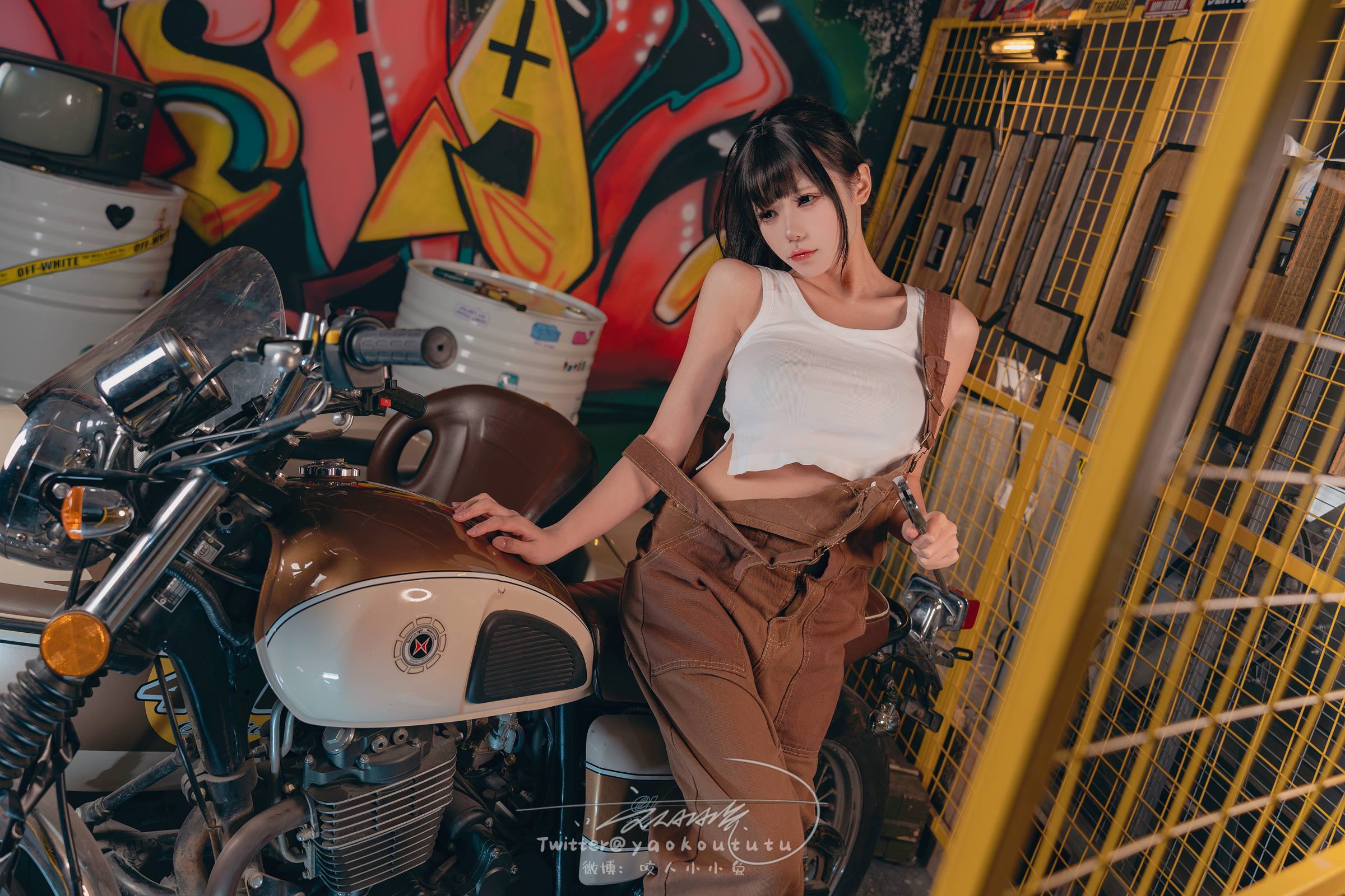 咬一口兔娘 - 机车修理工[70P/1.12GB]