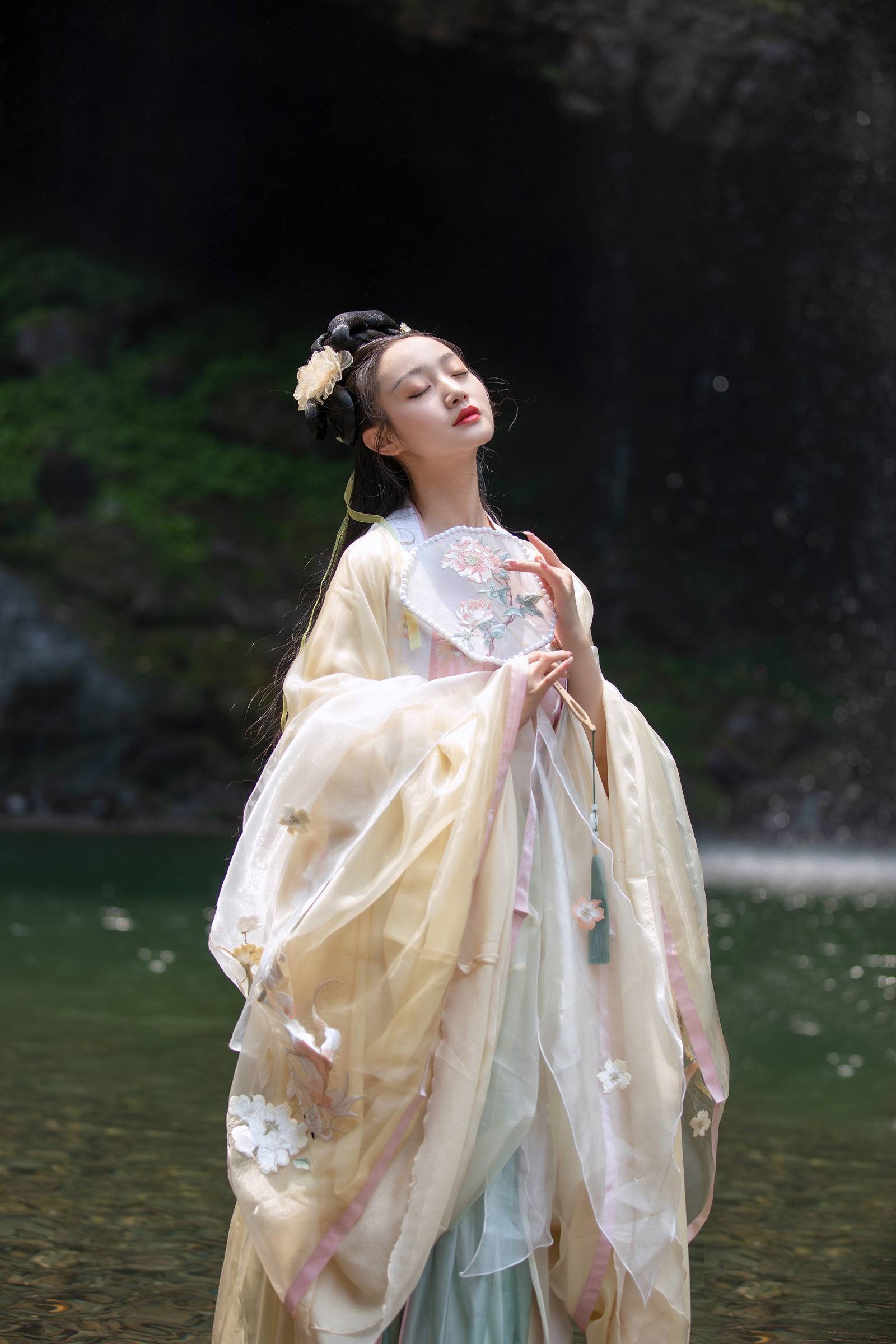 [YITUYU艺图语]2022.09.24 天河 凌子兮[23+1P/419MB]