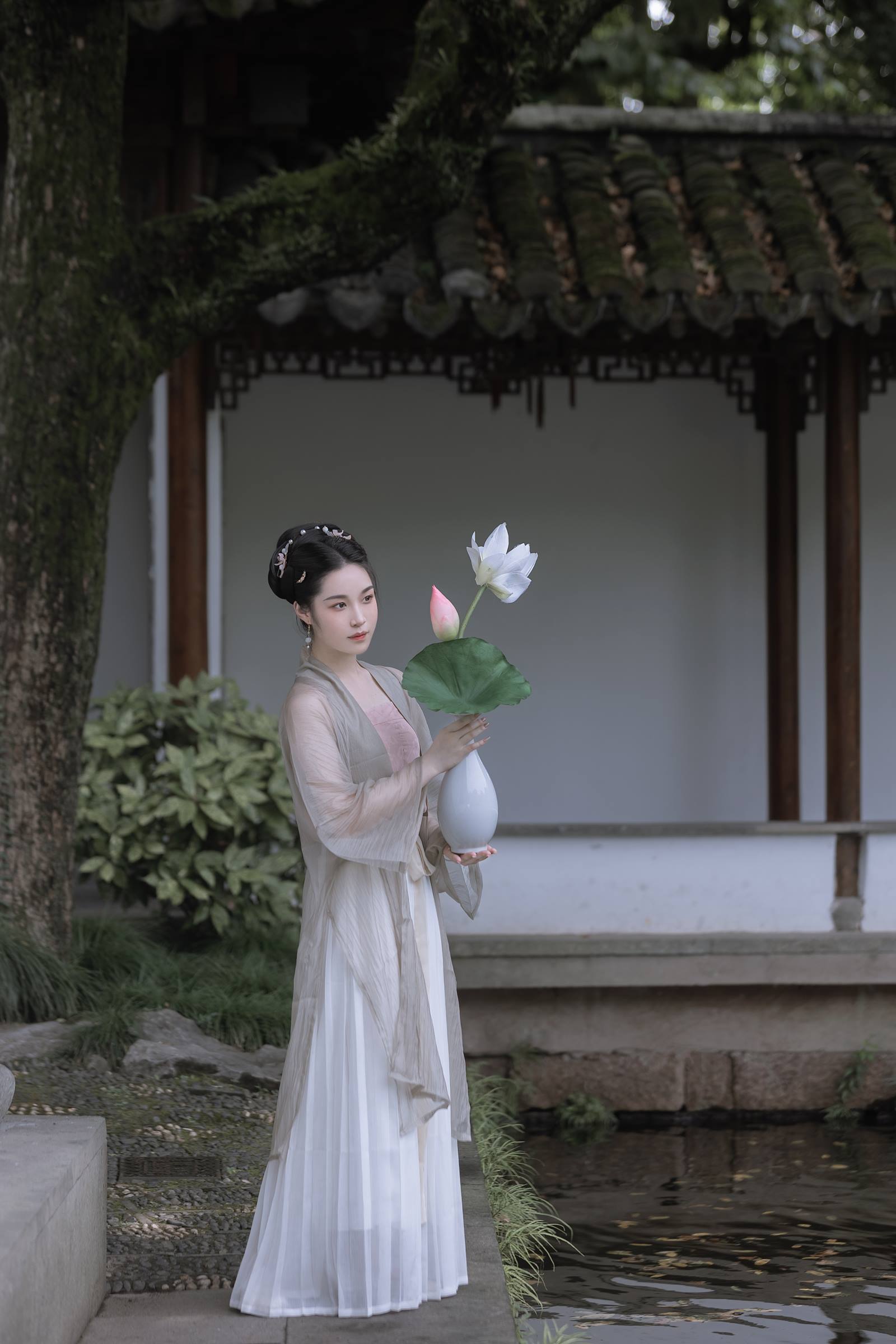 [YITUYU艺图语]2022.09.21 荷香 hannaa[28+1P/233MB]