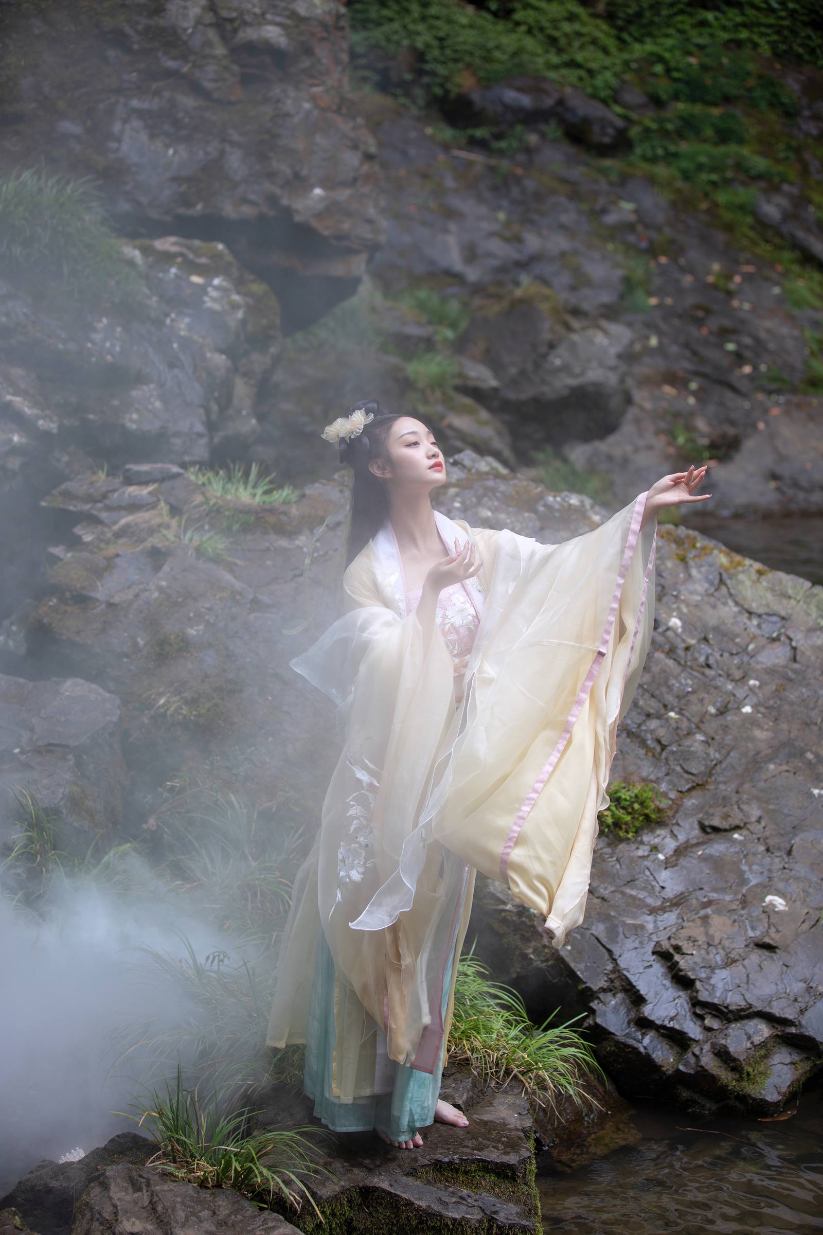 [YITUYU艺图语]2022.09.24 天河 凌子兮[23+1P/419MB]