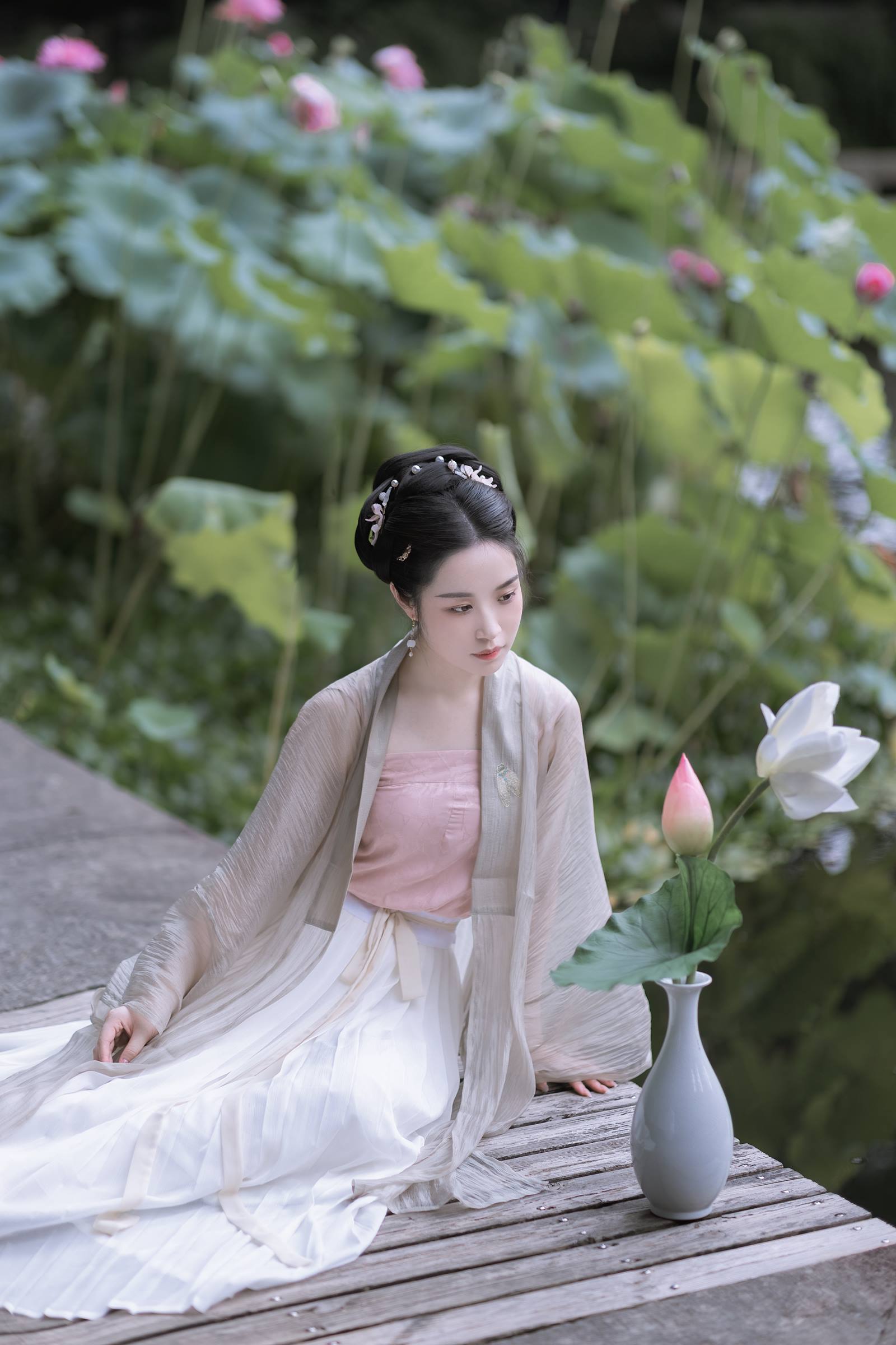 [YITUYU艺图语]2022.09.21 荷香 hannaa[28+1P/233MB]