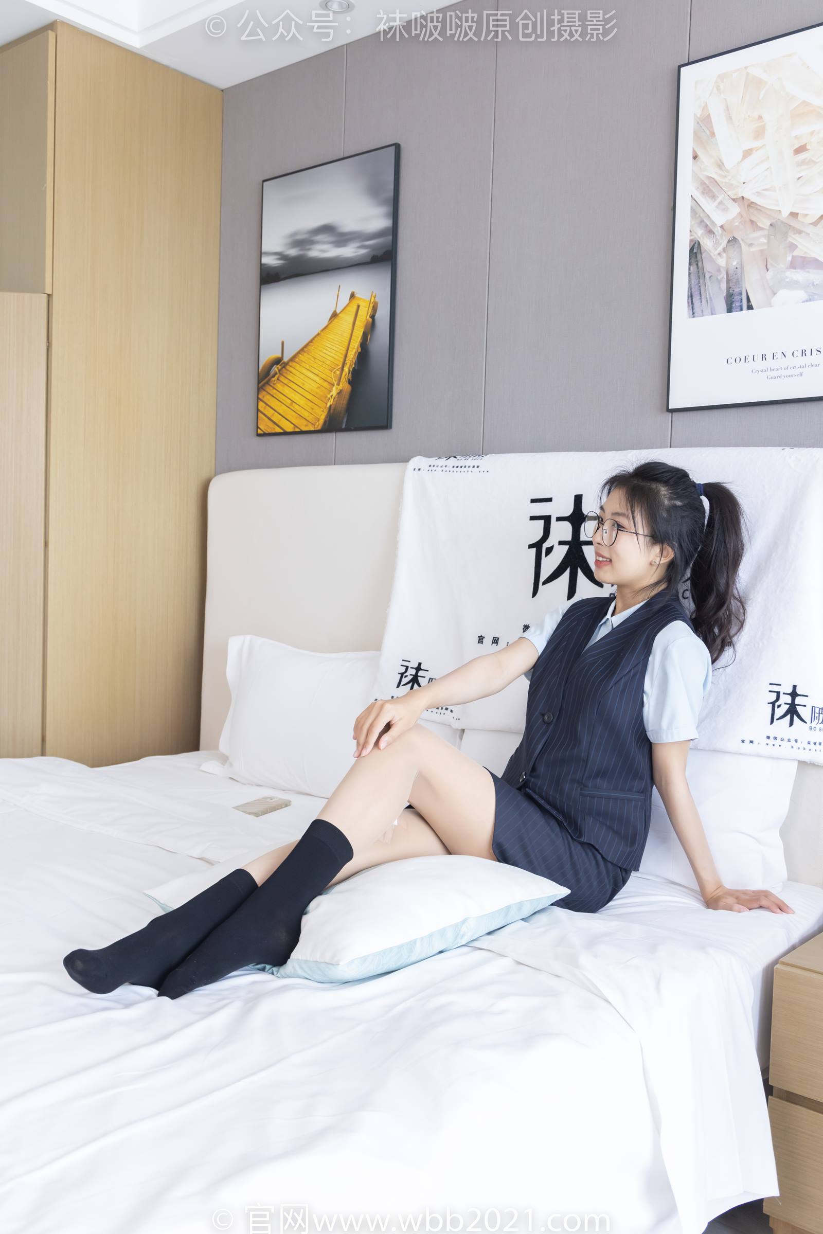 [BoBoSocks袜啵啵]NO.324 奶油-高跟鞋、皮鞋、黑棉袜、油亮肉丝[140P/1V/5.59GB]