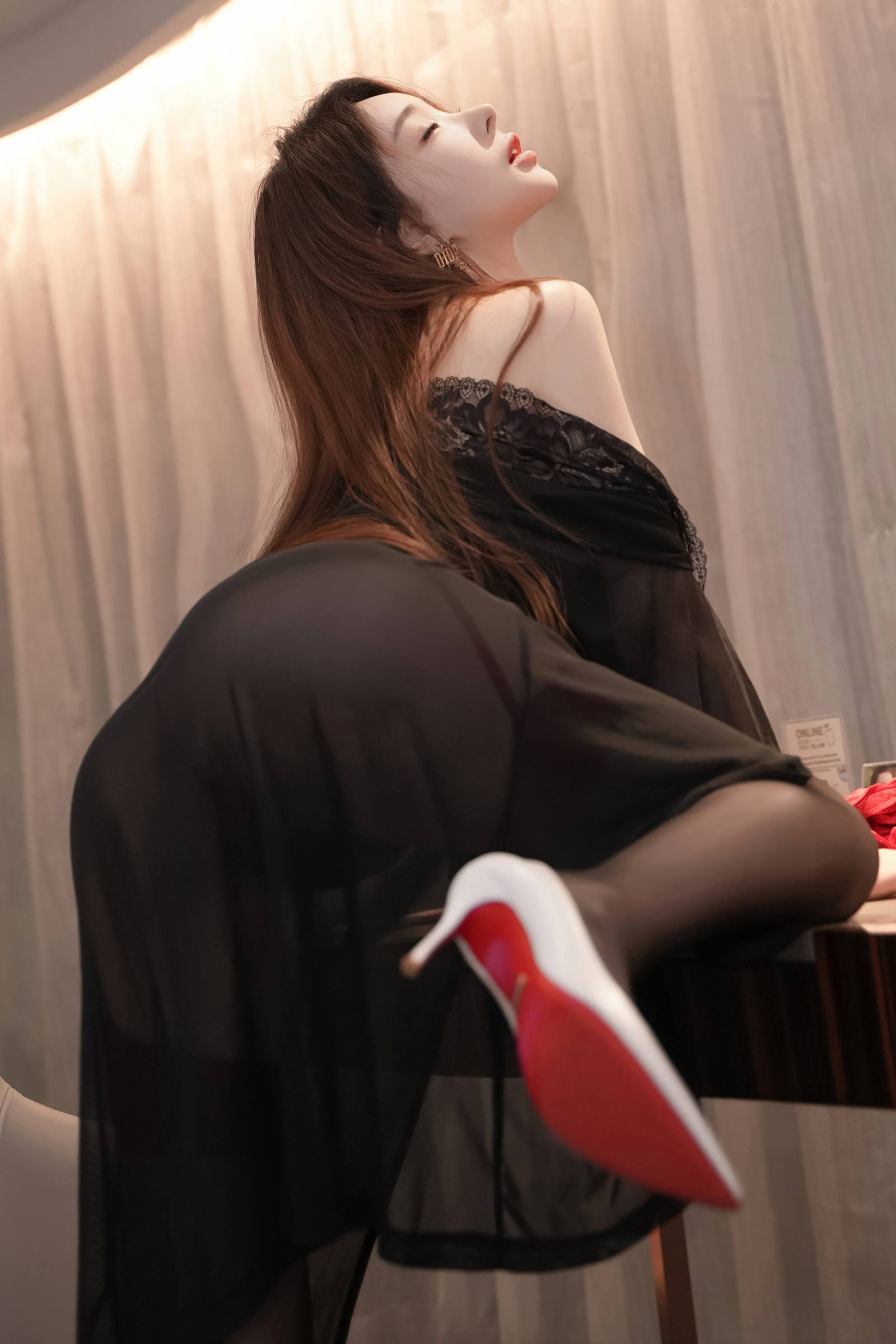 雨儿baby 红色吊带睡裙[61P/73MB]