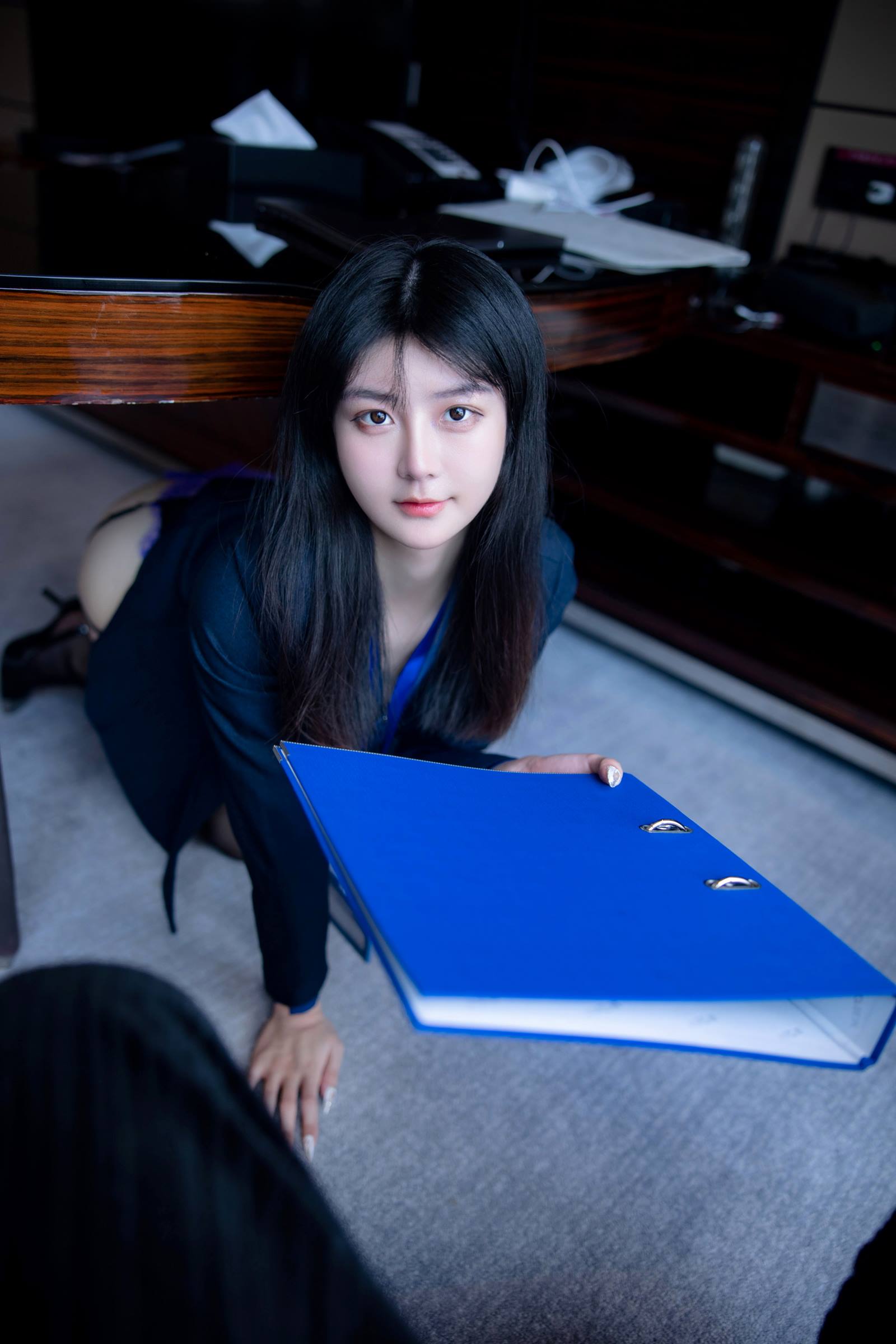 谢小蒽(幼幼) 性感OL紫色蕾丝[132P/0.99GB]