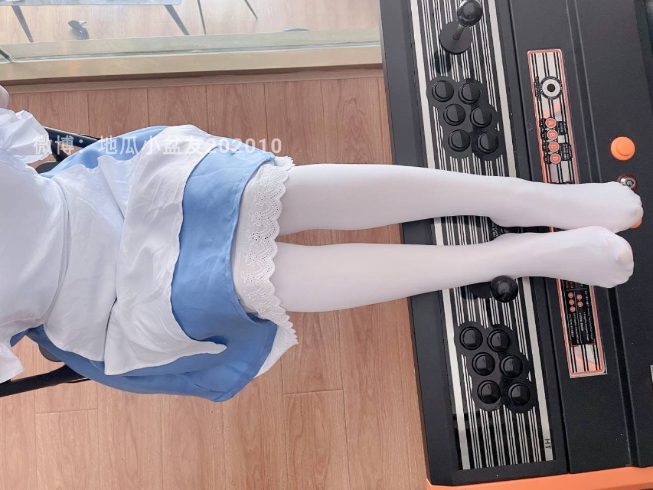 网紅Coser@地瓜小朋友 -蓝女仆装白丝族电玩[20P/16MB]