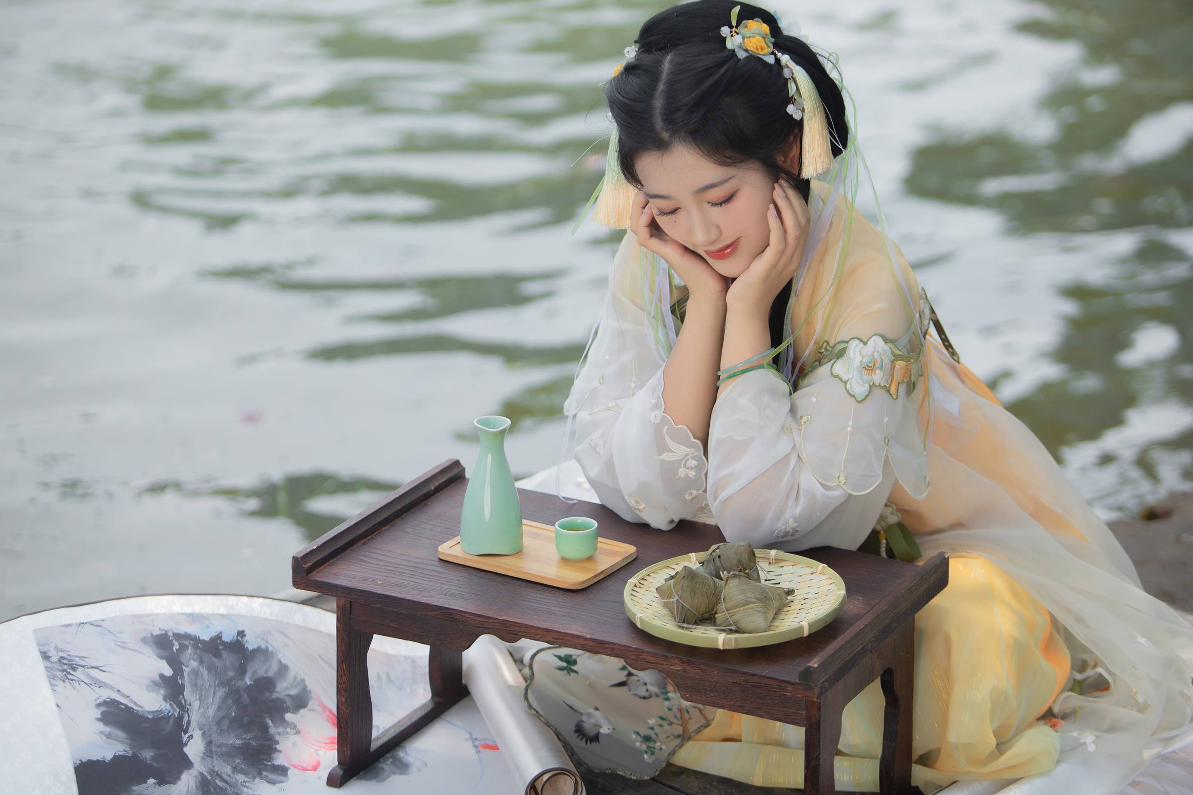 [YITUYU艺图语]2022.10.11 端午 云兮啦 竹叶青[24+1P/344MB]