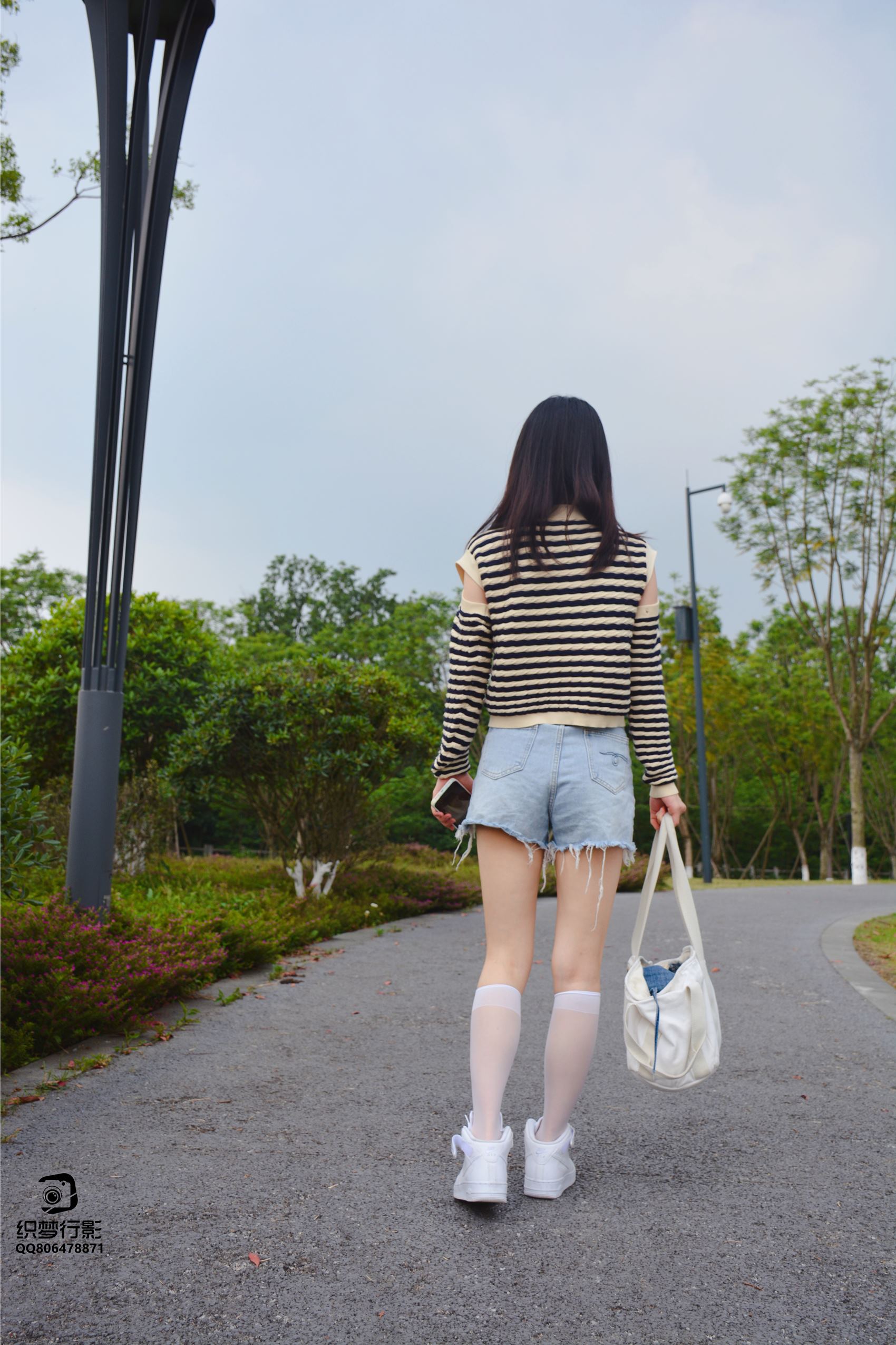 [织梦映像]NO.043 草地白丝[70P/1V/2.26GB]