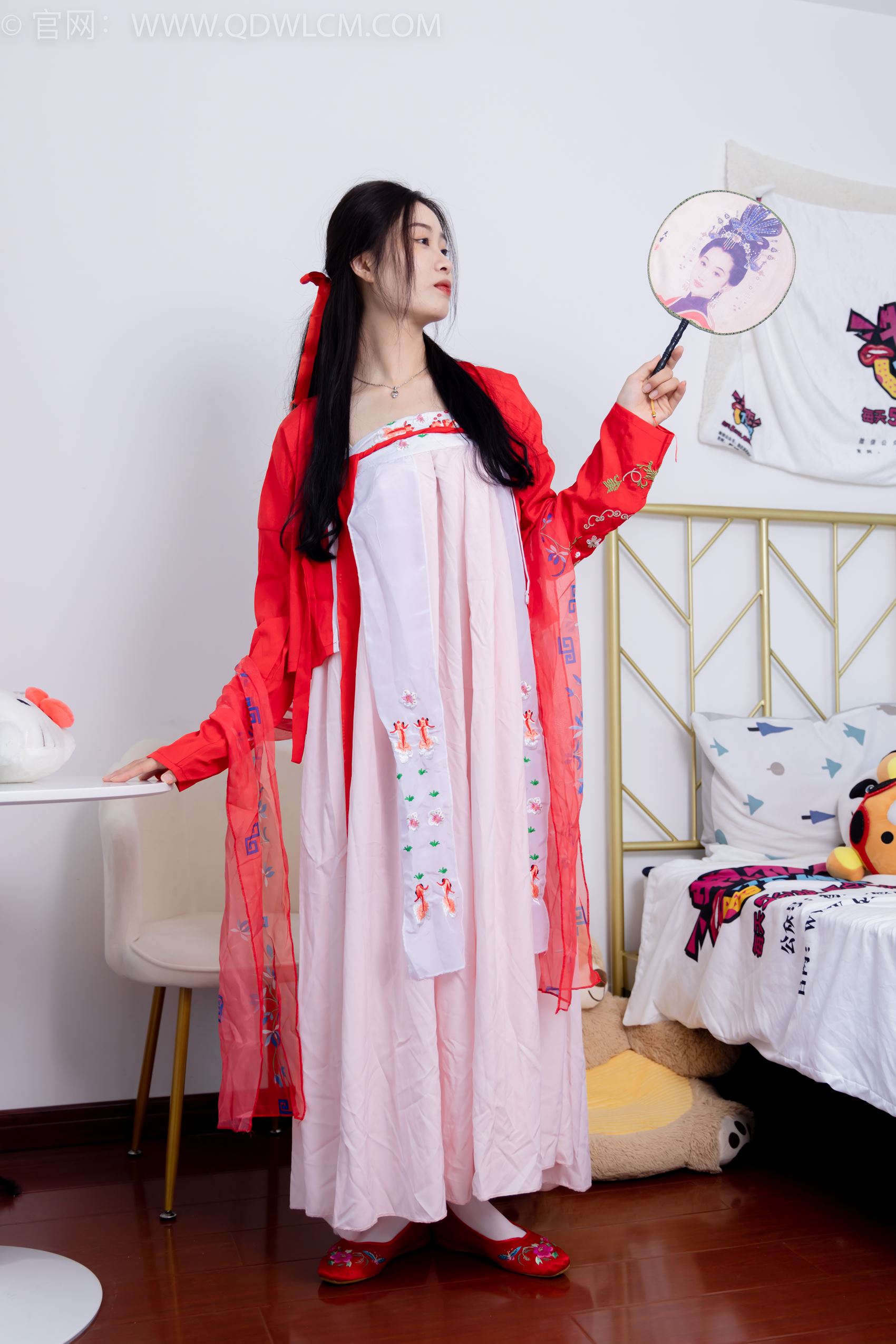 物恋传媒 NO.1872 绒绒-红衣飘飘[180P/1V/3.84GB]