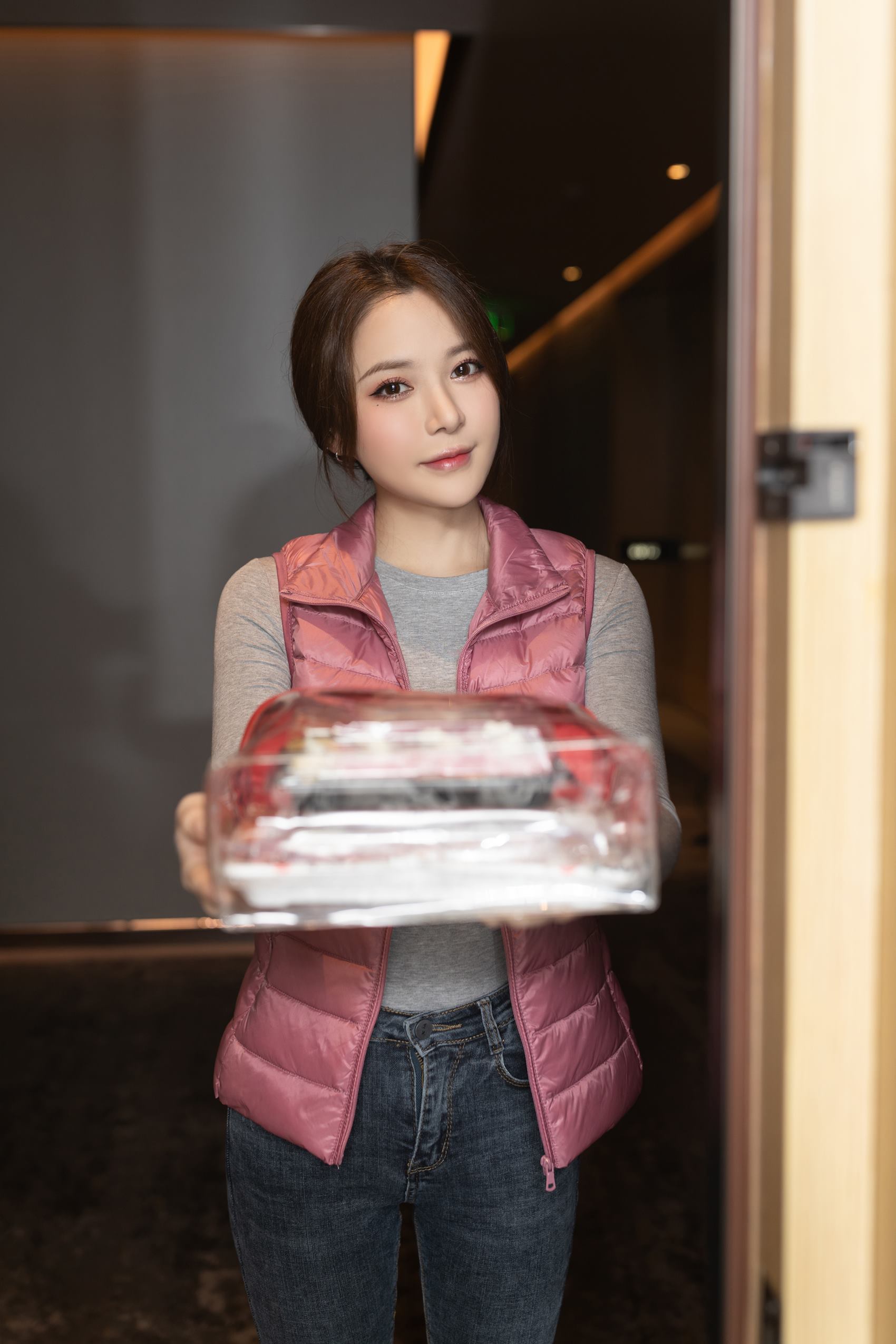 鱼子酱Fish《时间静止》[88P/0.99GB]