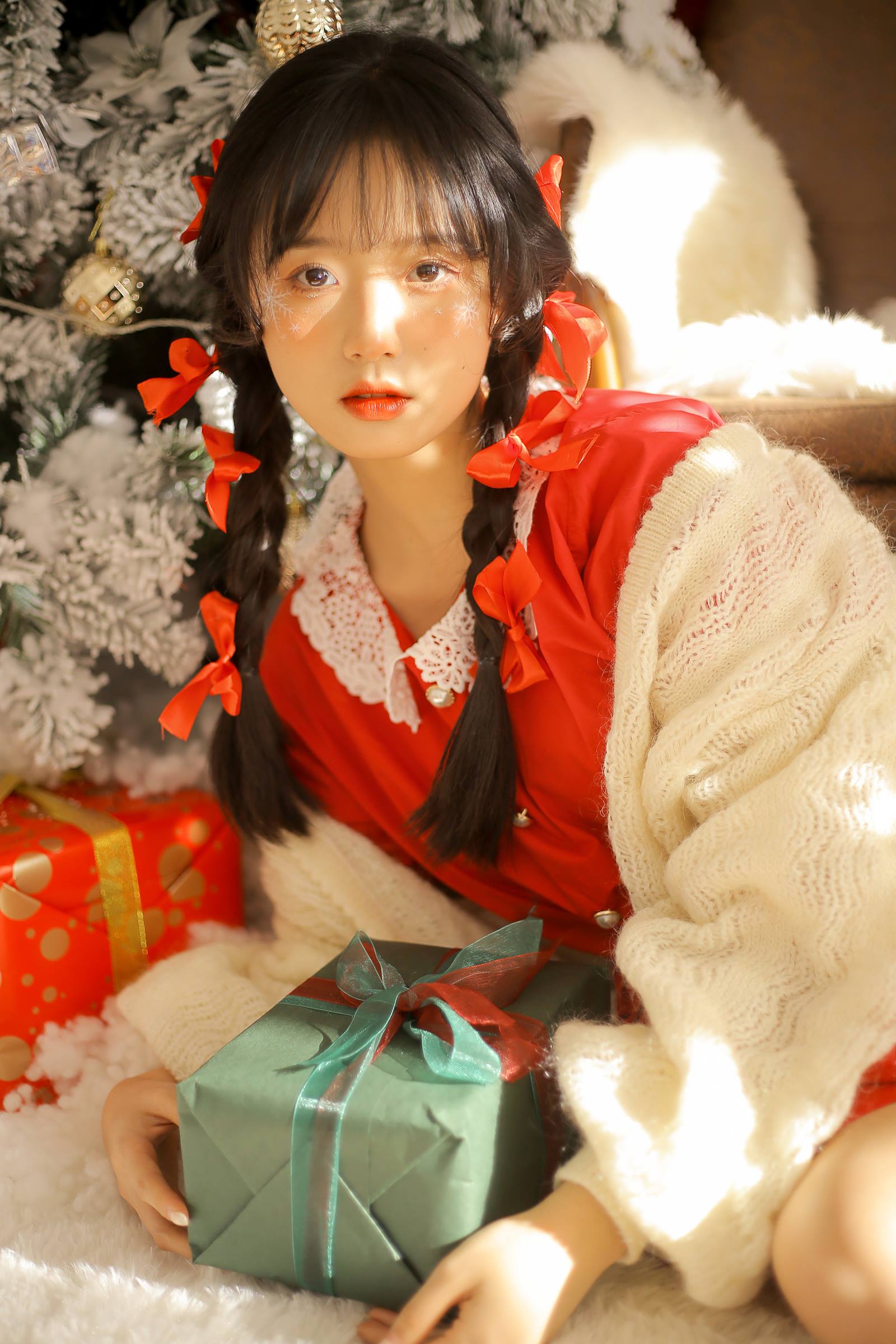 [YITUYU艺图语]2022.09.28 圣诞 至春禾[36+1P/454MB]