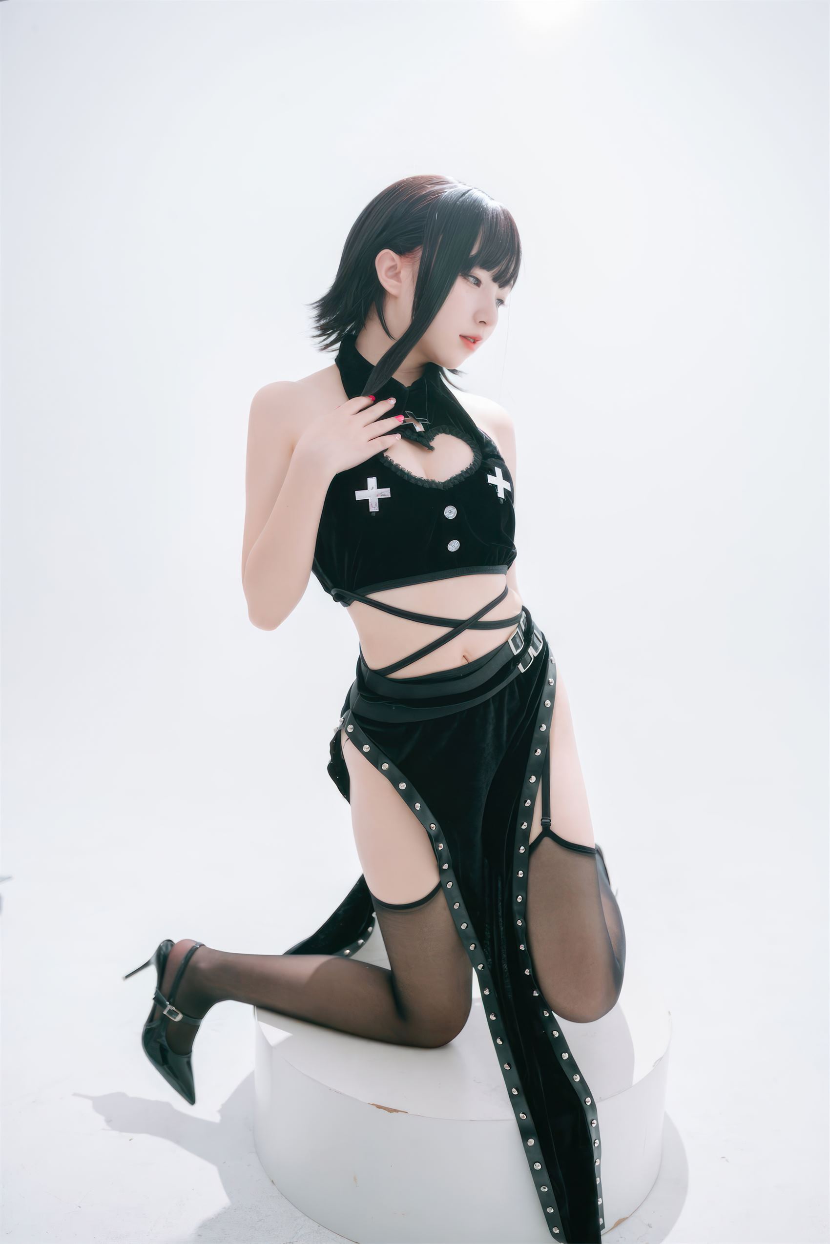 花铃 - 吊带袜修女[71P/399MB]