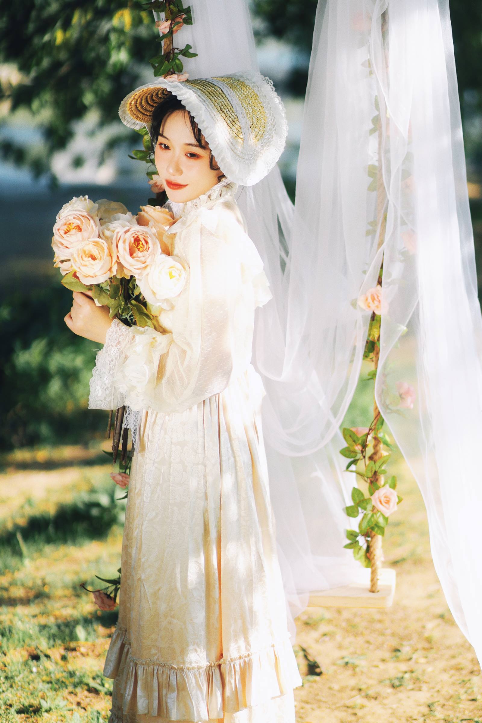 [YITUYU艺图语]2022.09.28 湖边的秋千 迟白[32+1P/395MB]