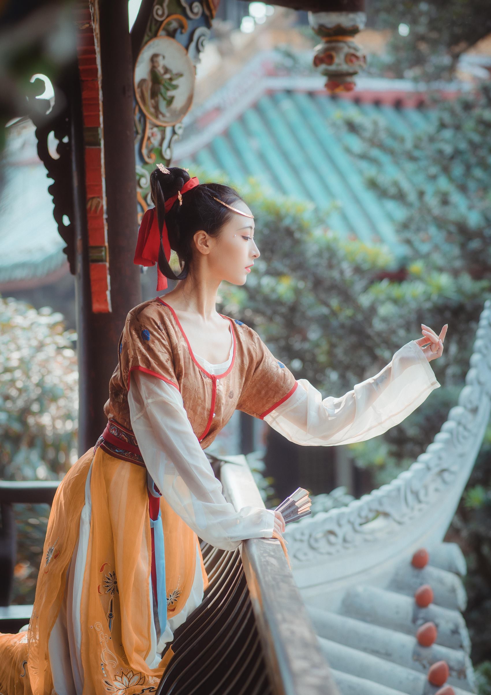 拿相机的执义 - 汉服写真头上金爵钗[13P/259MB]