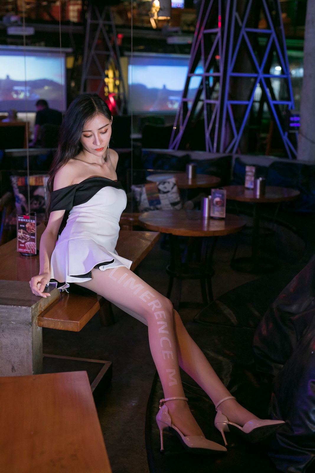 尤蜜丝 NO.029 穿搭推广展示图集 腿控[43P/272MB]