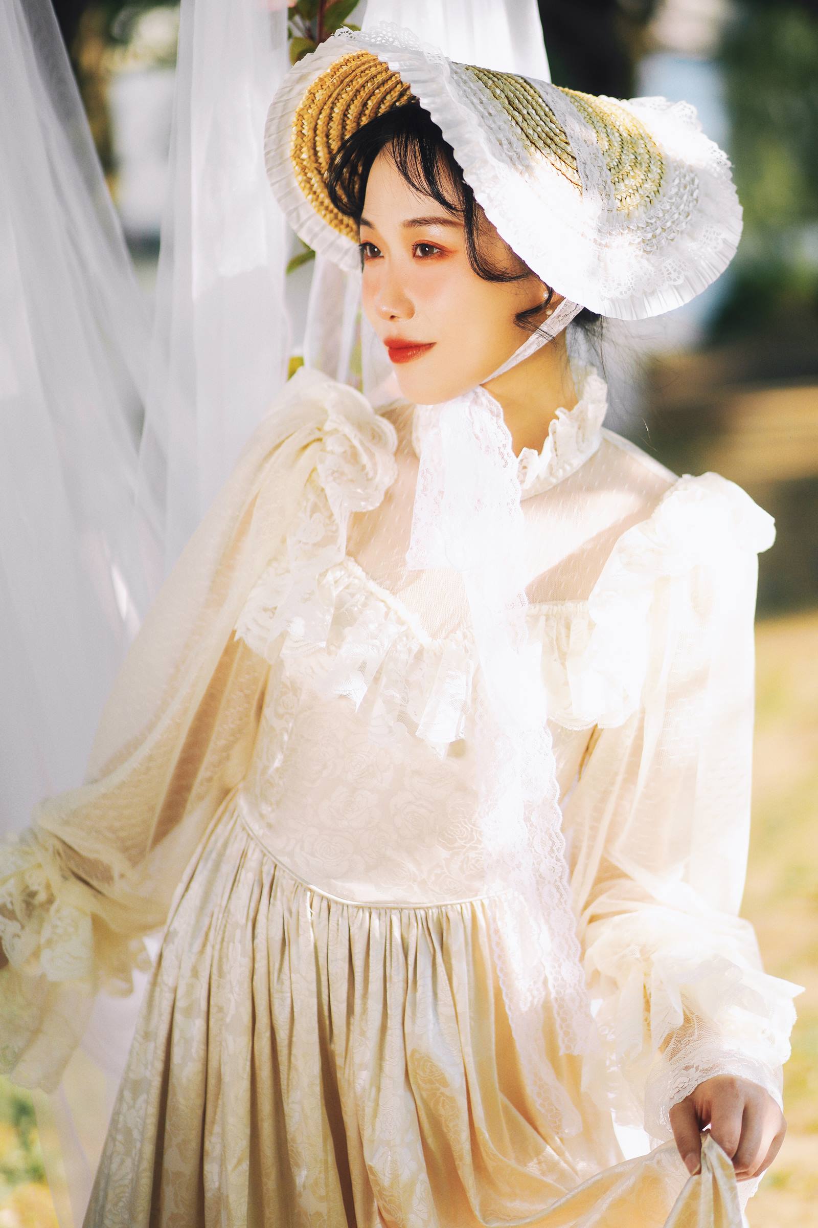 [YITUYU艺图语]2022.09.28 湖边的秋千 迟白[32+1P/395MB]