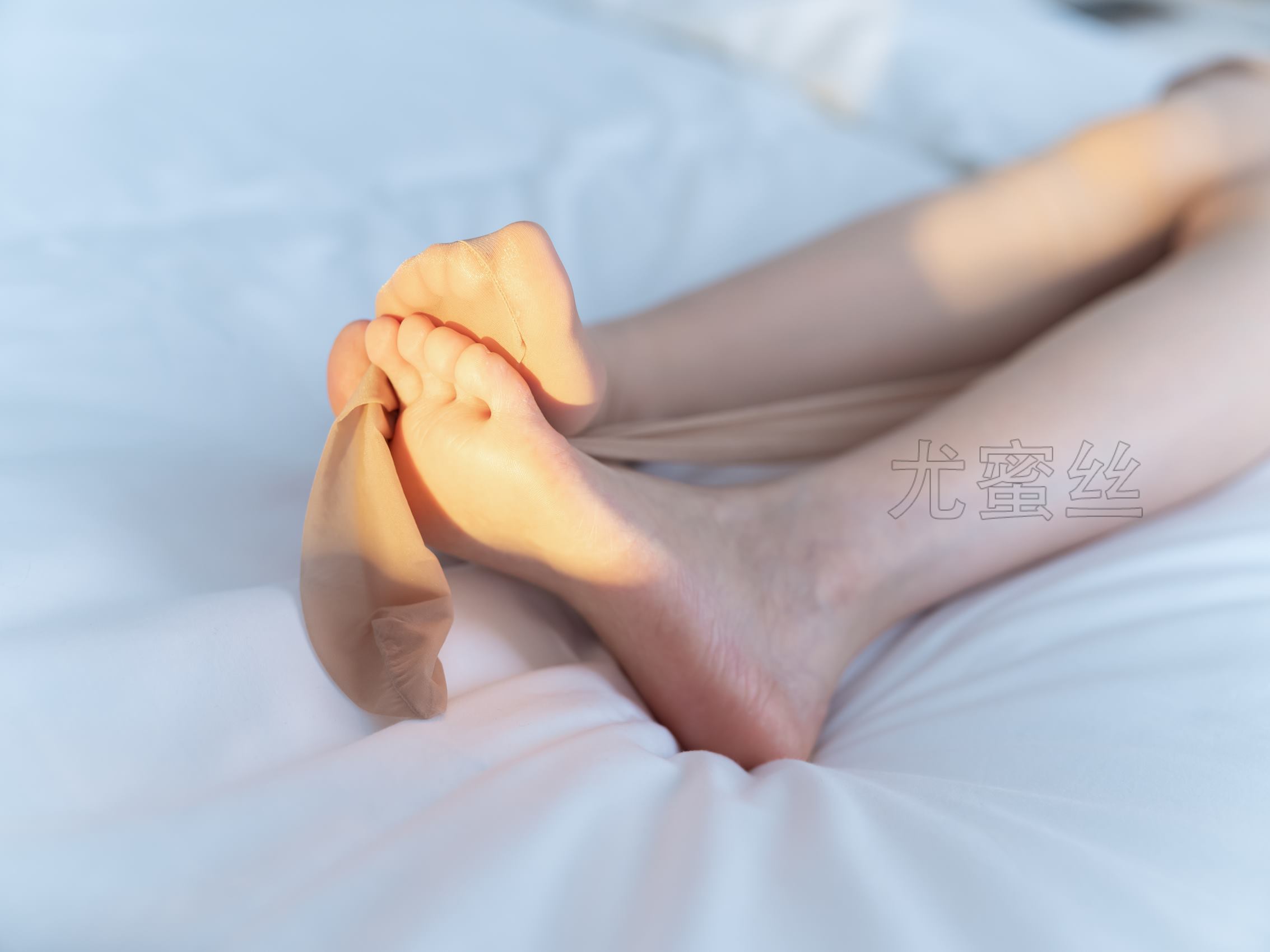 [尤蜜丝]尤蜜丝 NO.034 穿搭推广展示图集 清晨的肉丝和红格子裙[88P/1.60GB]