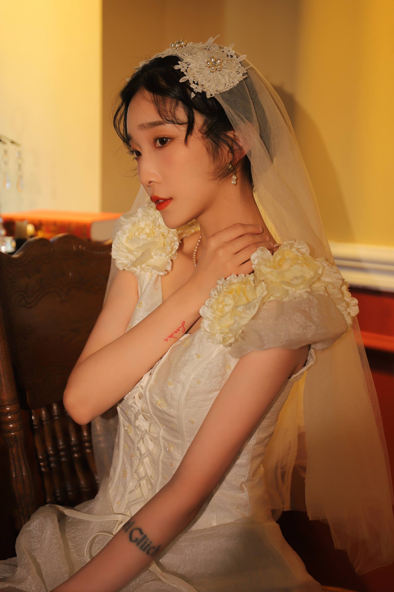 [YITUYU艺图语]2022.09.28 油画婚纱 雷梦颖[34+1P/364MB]