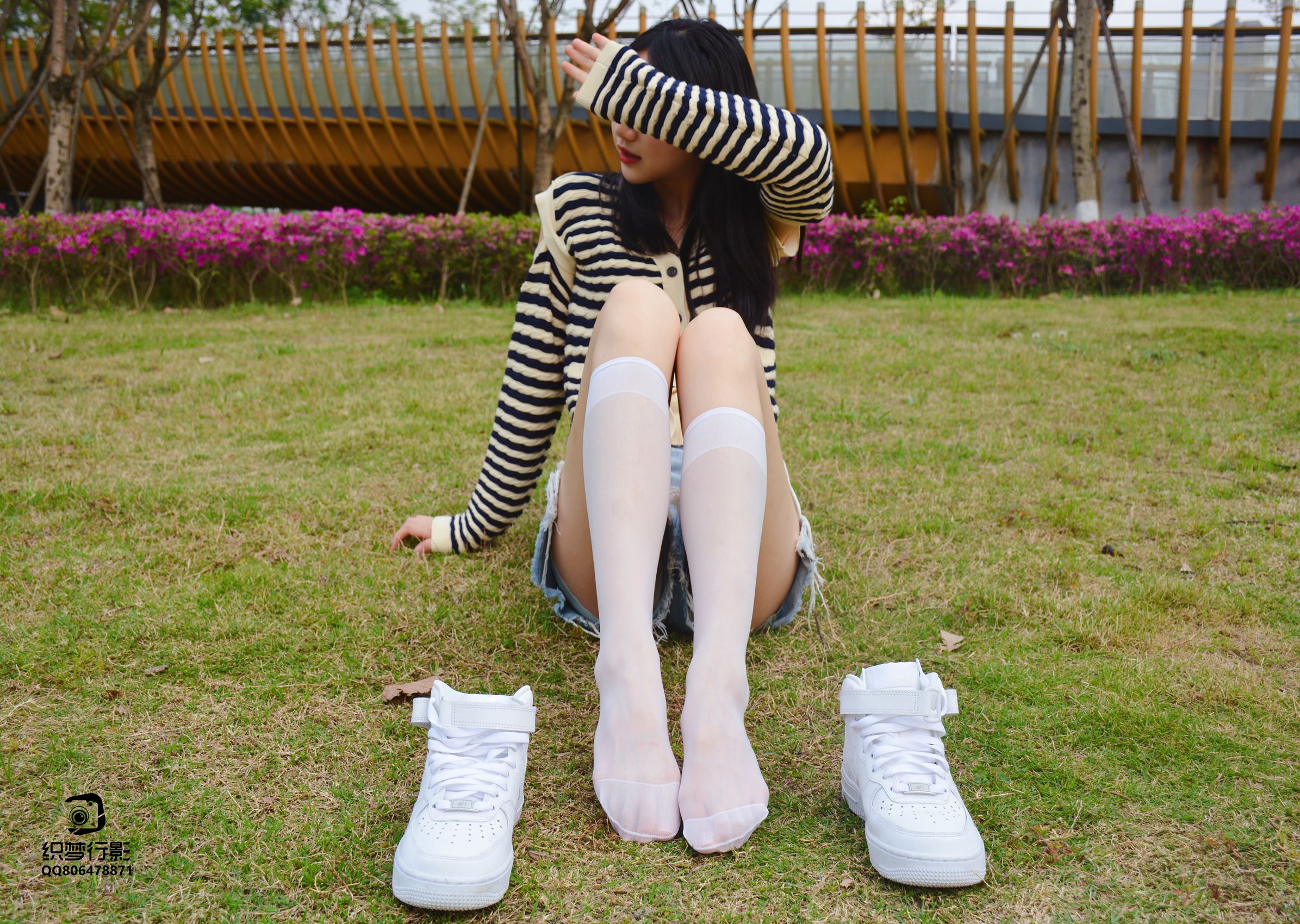 [织梦映像]NO.043 草地白丝[70P/1V/2.26GB]