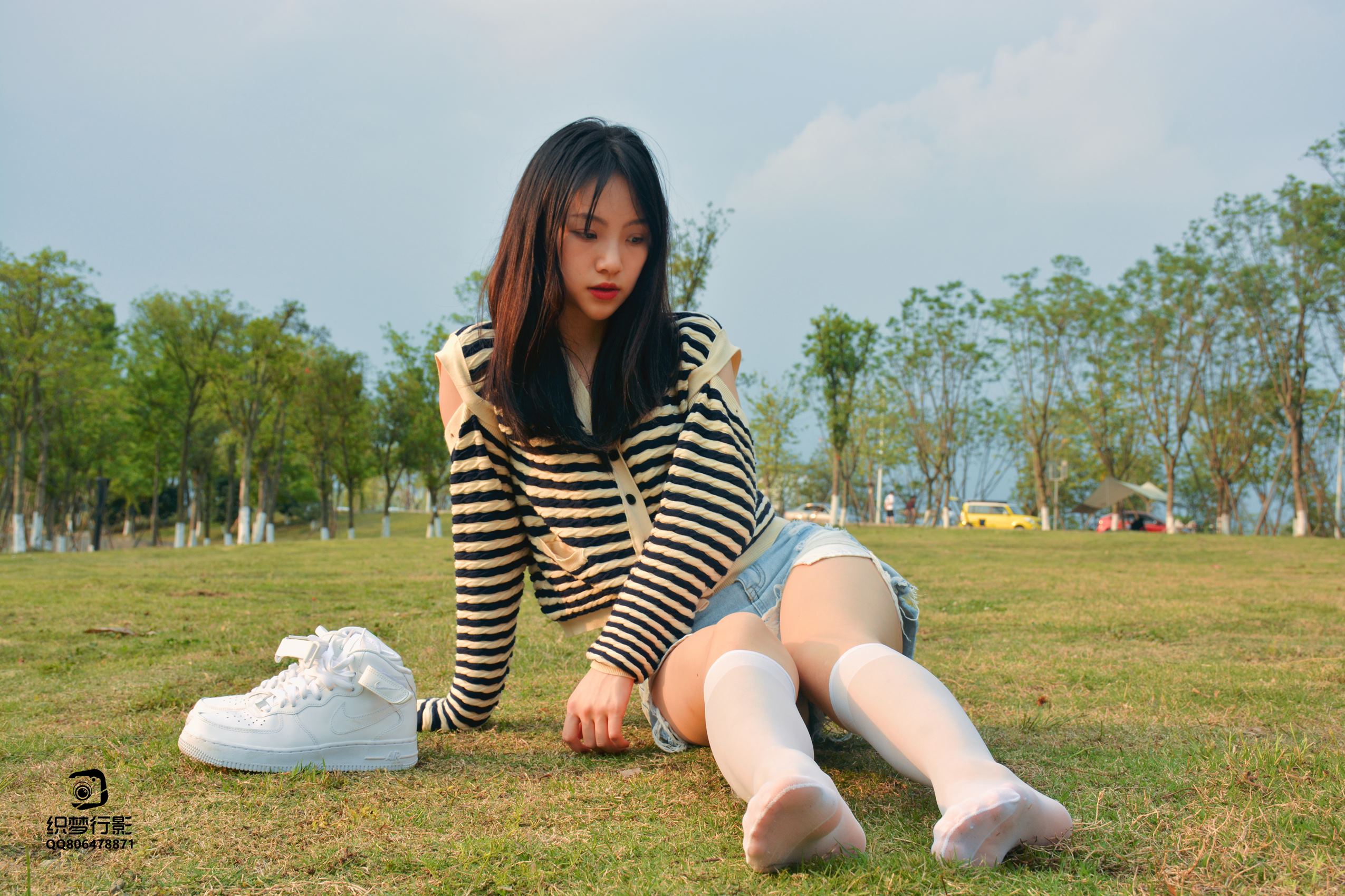 [织梦映像]NO.043 草地白丝[70P/1V/2.26GB]