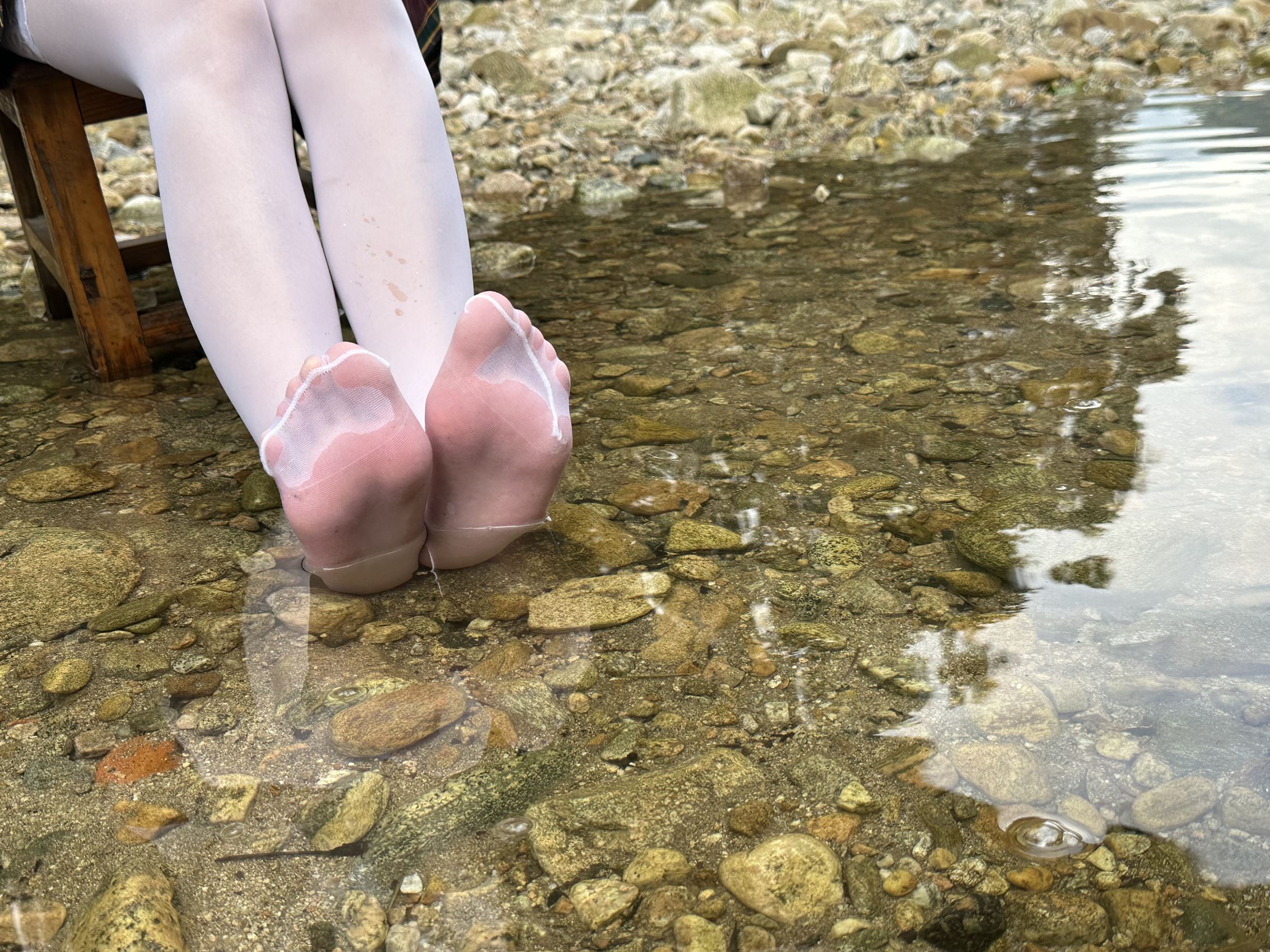 动漫博主@胜利的小生活微密圈系列 -户外小溪 [12P/45MB]