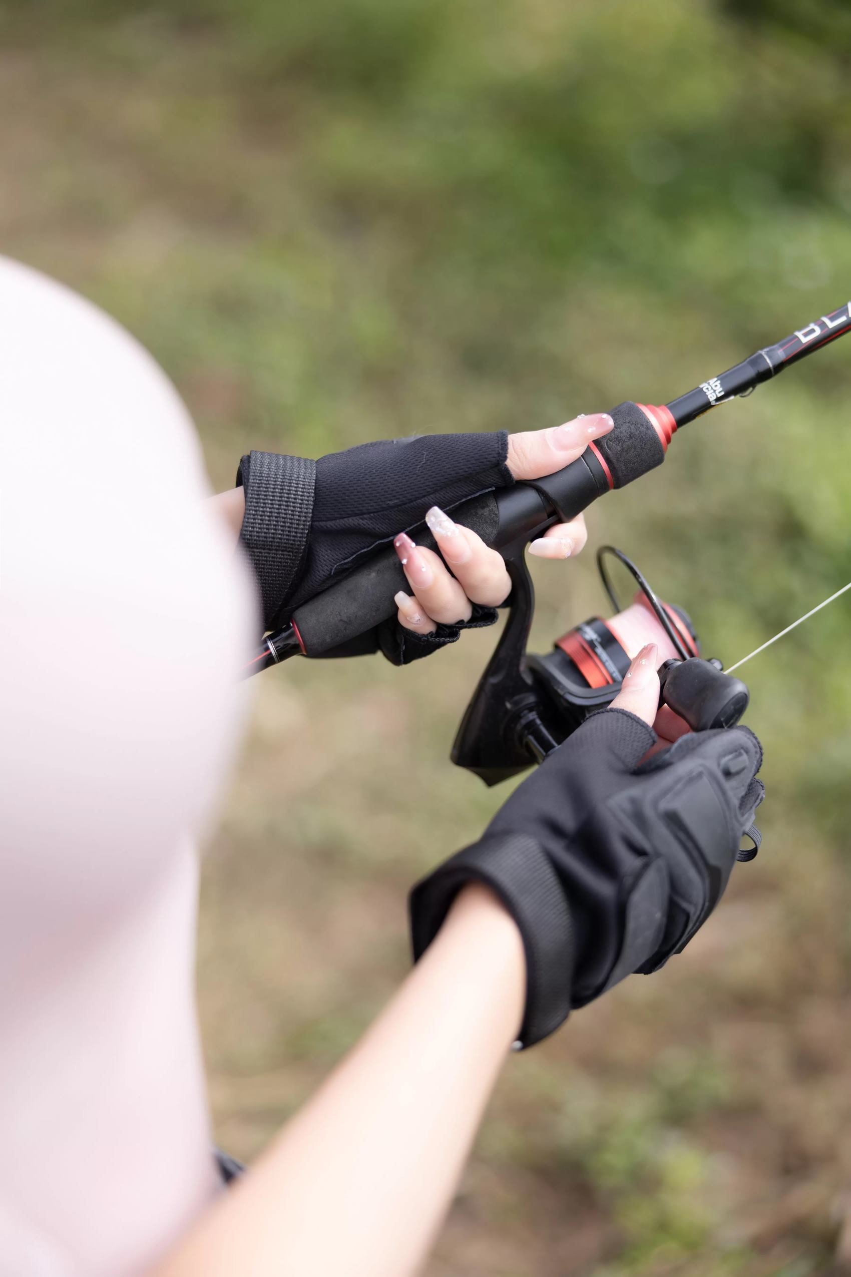 王馨瑶Yanni – 197钓鱼灰色紧身牛仔裤 [85P/1V/623MB]