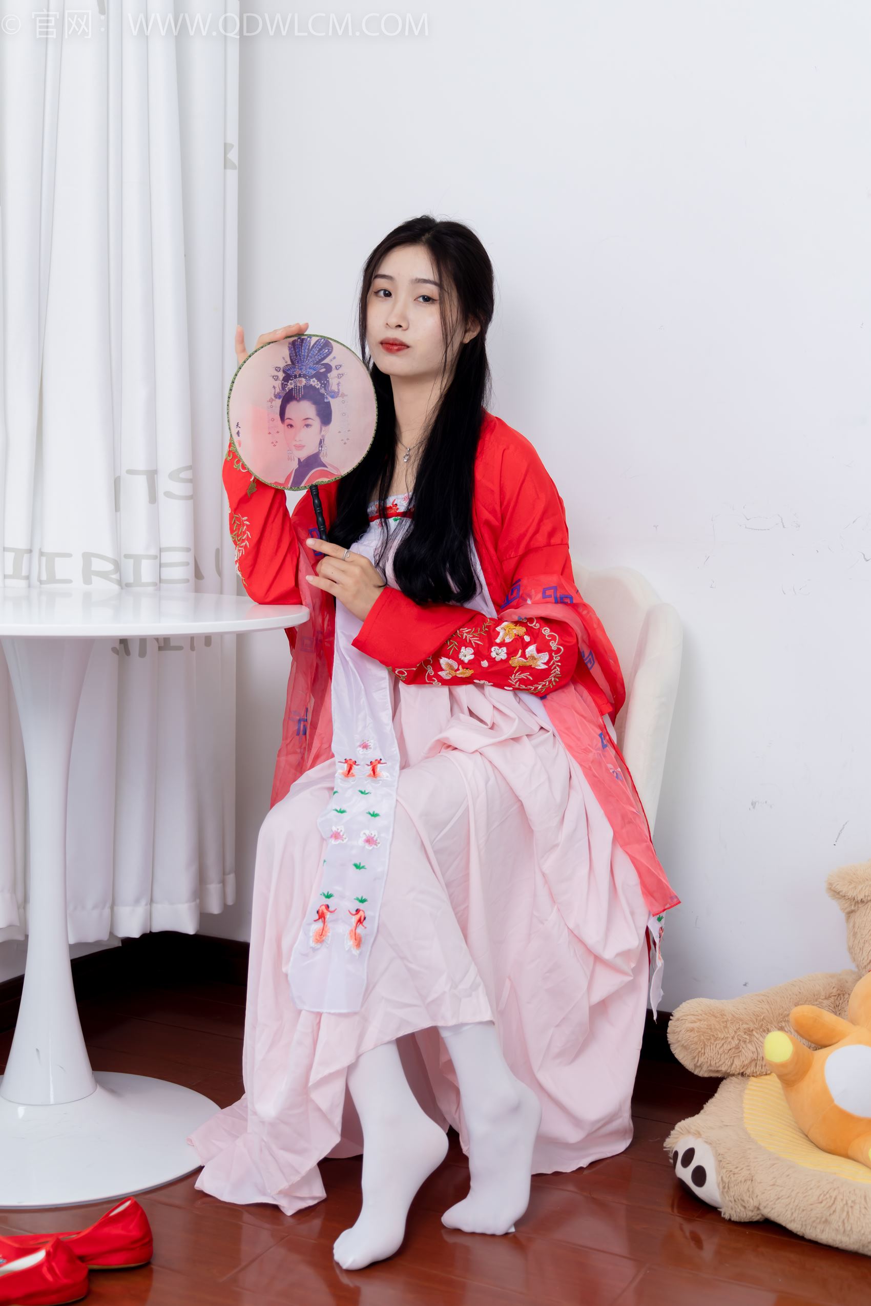 物恋传媒 NO.1872 绒绒-红衣飘飘[180P/1V/3.84GB]