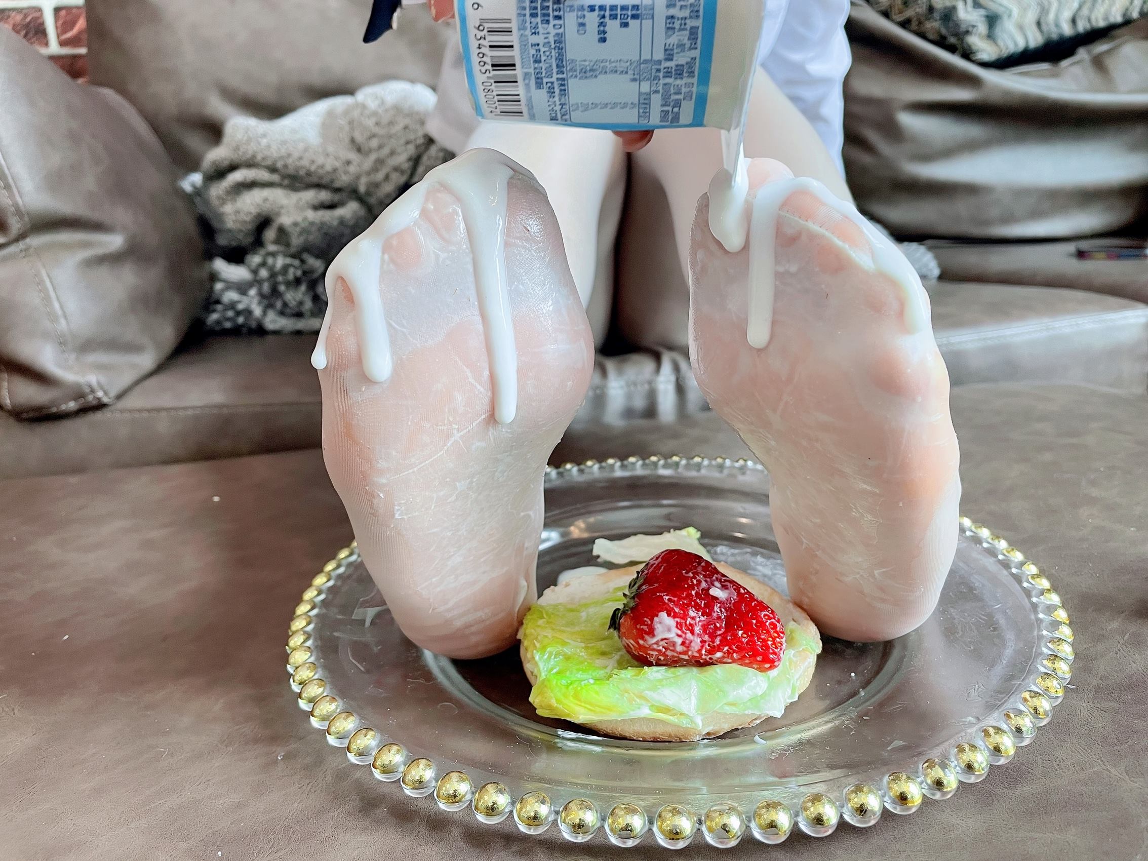 网紅Coser@地瓜小朋友 -地瓜牌白丝嫩足汉堡[87P/998MB]