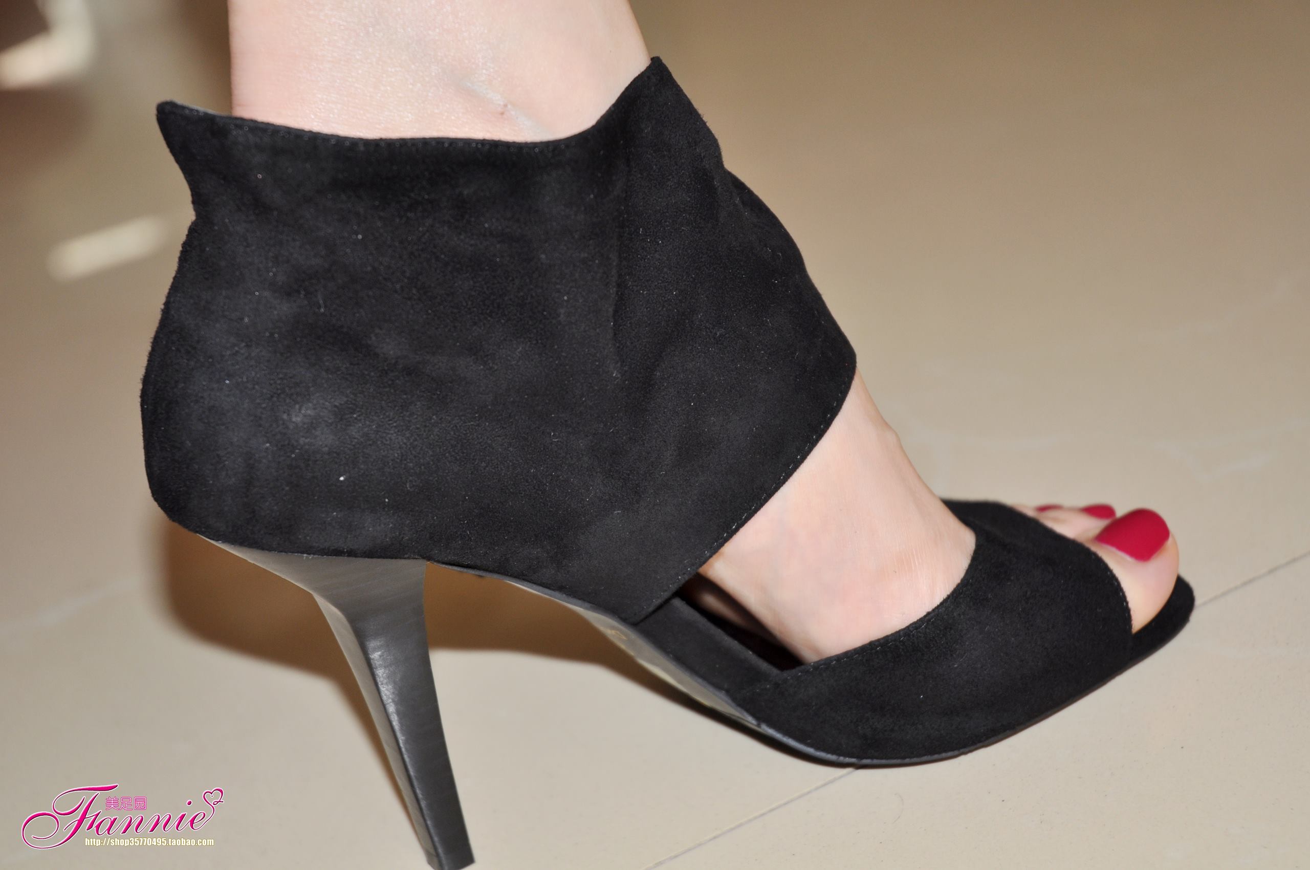 Fannie芬妮每足园 No.376 秋日炫彩高跟1 [70P/190MB]