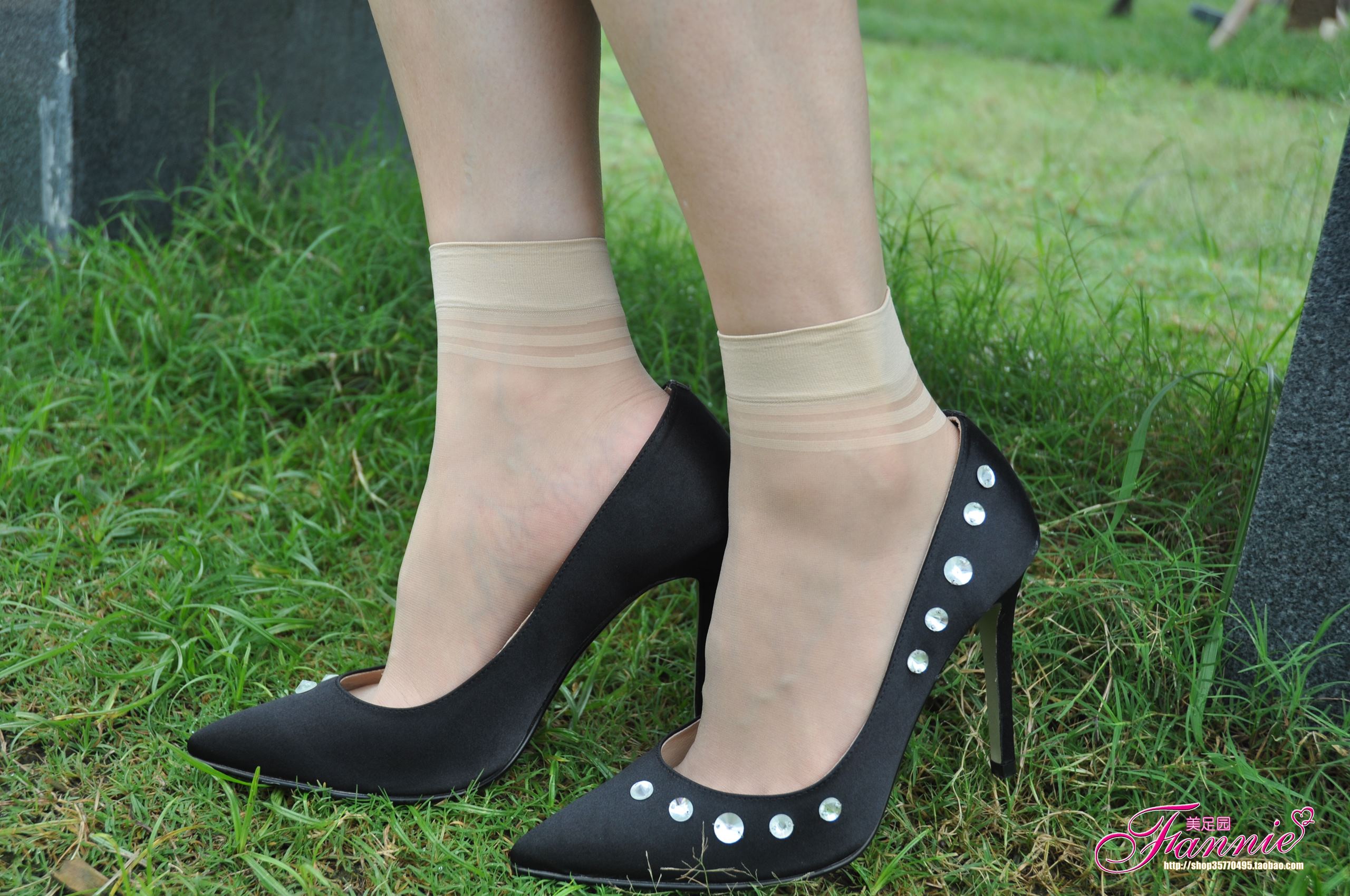 Fannie芬妮每足园 No.372 秋日私语（高跟丝族）1 [35P/87MB]