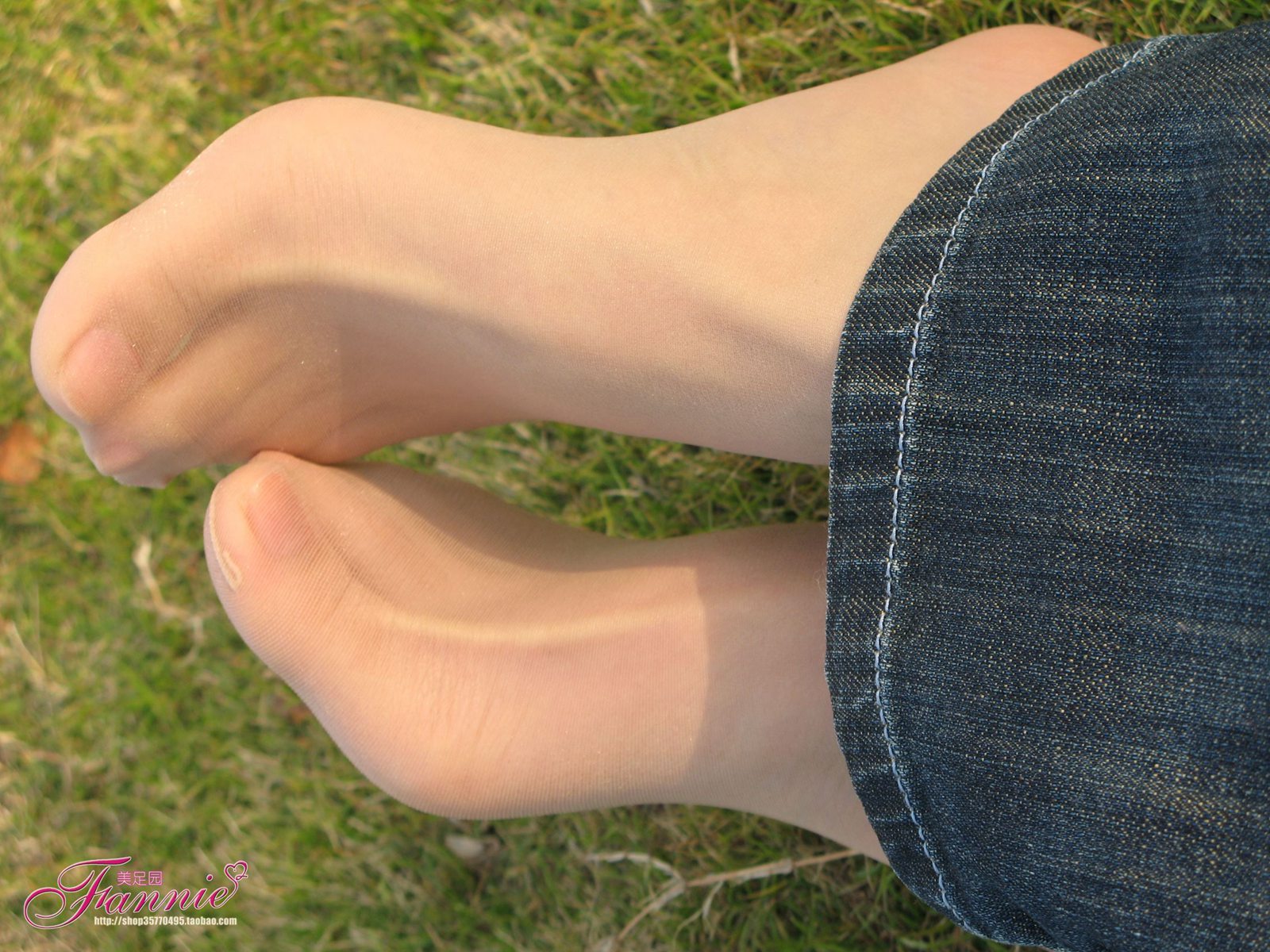 Fannie芬妮每足园 No.365 窃窃私语肉丝 [130P/331MB]