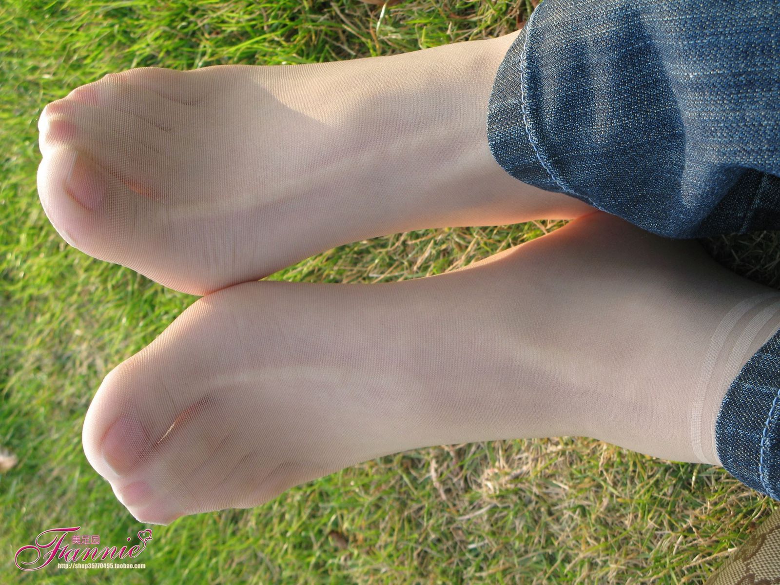 Fannie芬妮每足园 No.365 窃窃私语肉丝 [130P/331MB]