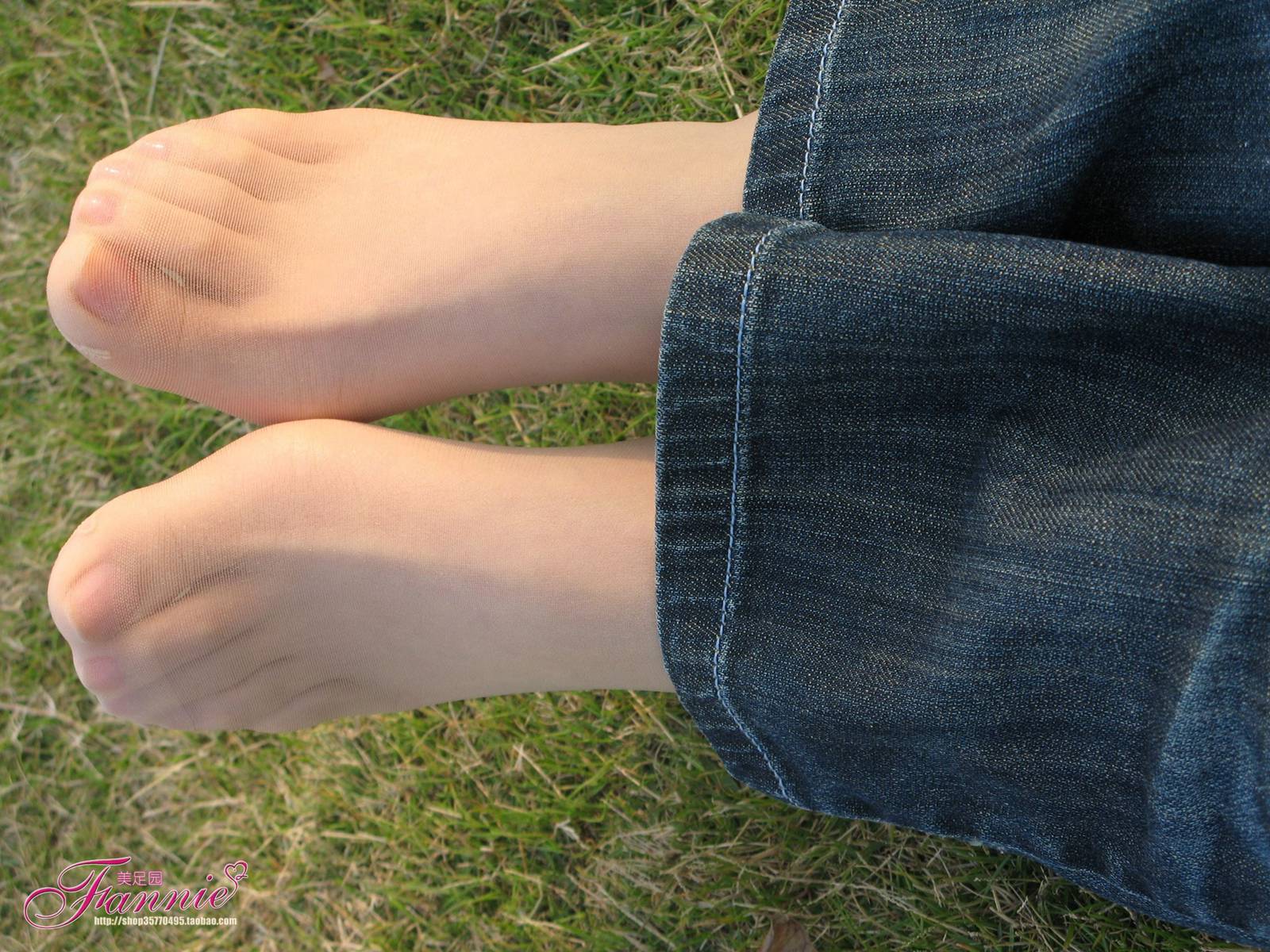 Fannie芬妮每足园 No.365 窃窃私语肉丝 [130P/331MB]