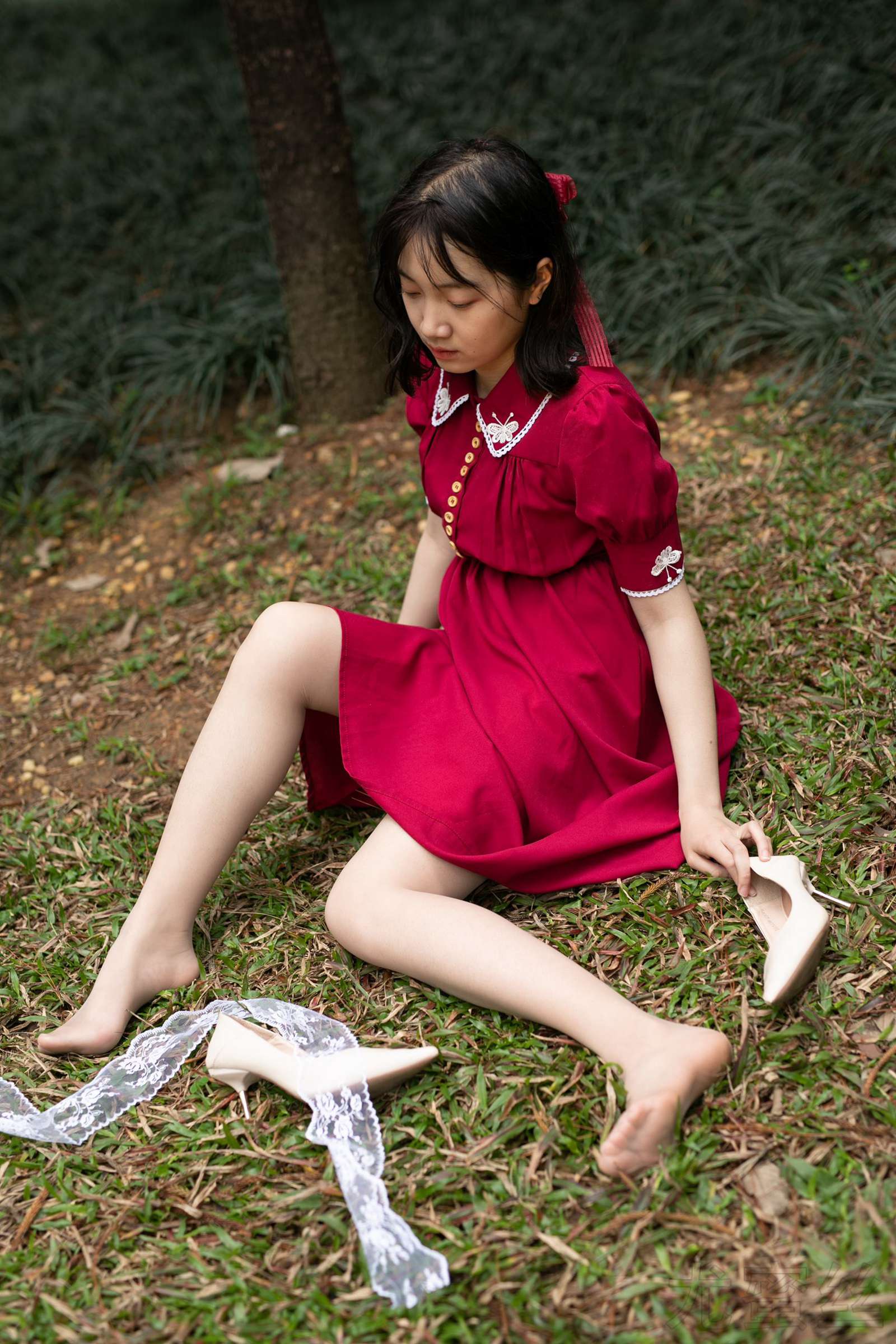 尤蜜丝 NO.044 穿搭推广展示图集 红裙森林[55P/372MB]