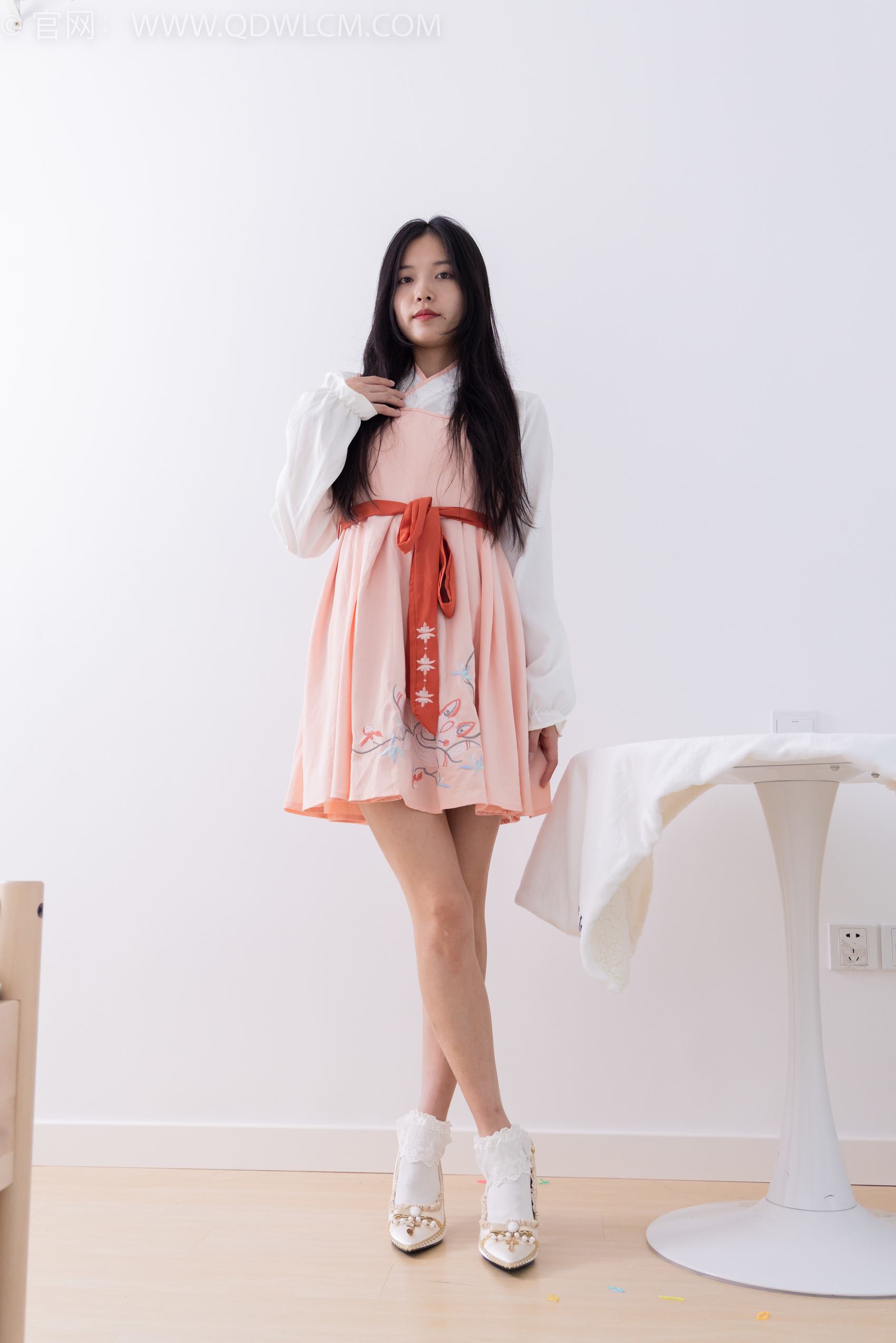 物恋传媒 NO.1908 茯苓-暮色苍茫[200P/1V/5.07GB]