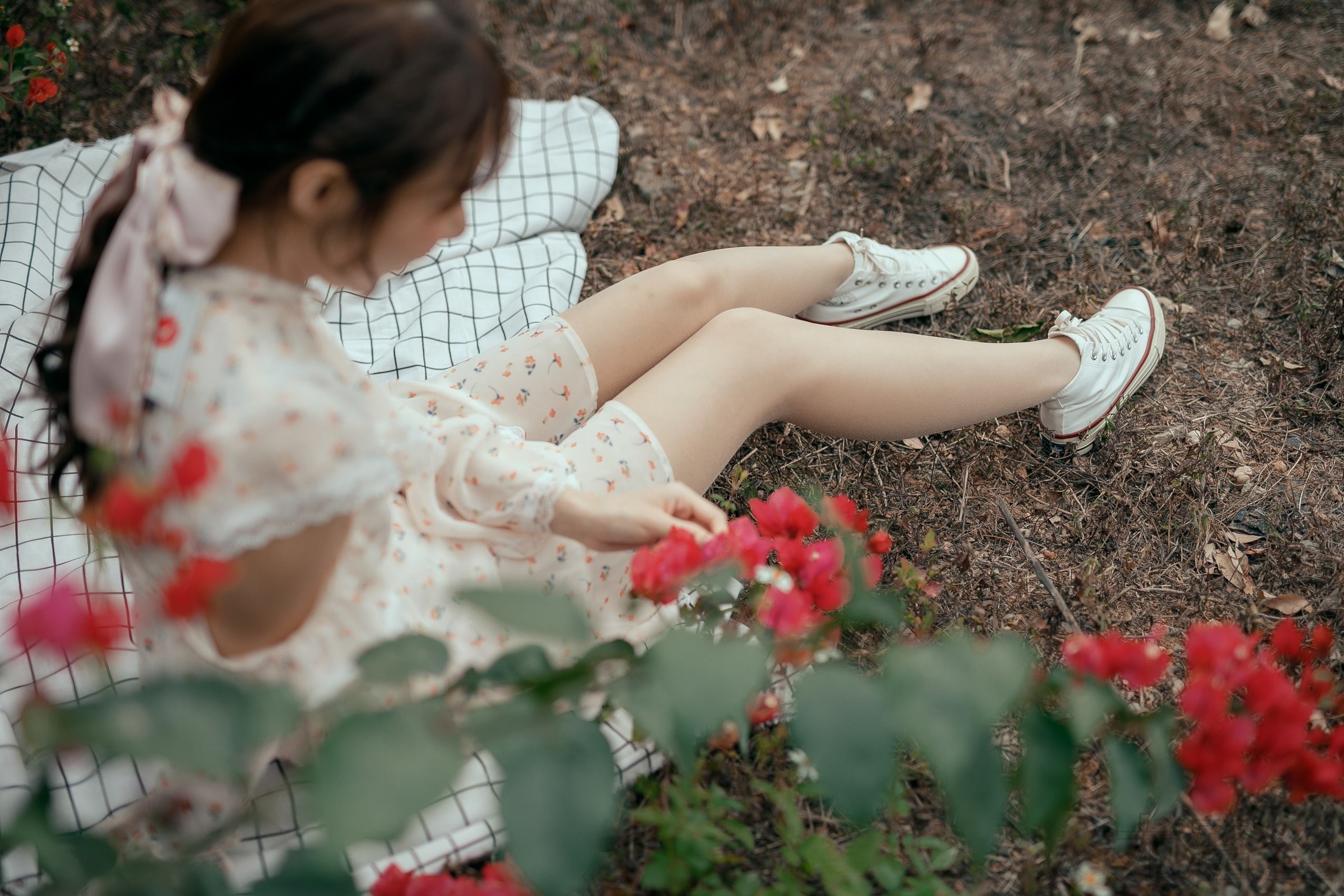 尤蜜丝 NO.041 穿搭推广展示图集 野花香[30P/275MB]