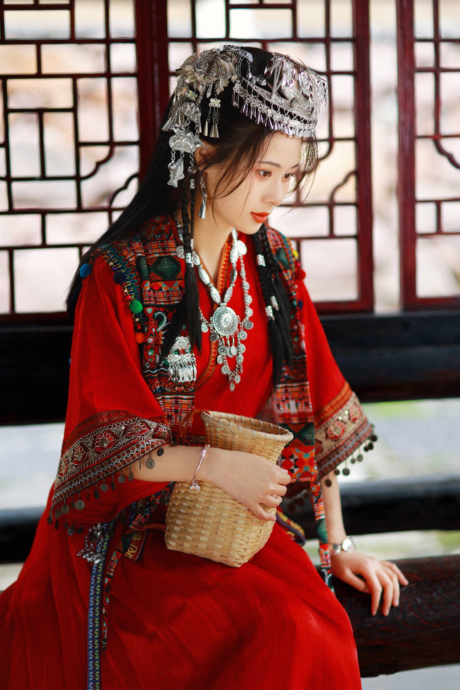 [YITUYU艺图语]2022.10.15 苗疆少女 思思[19+1P/286MB]