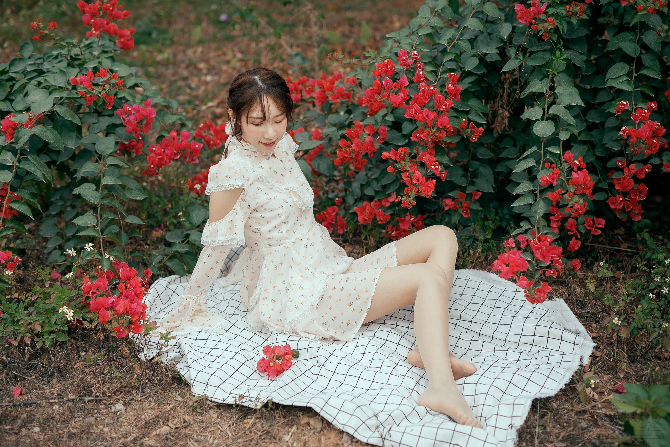 尤蜜丝 NO.041 穿搭推广展示图集 野花香[30P/275MB]