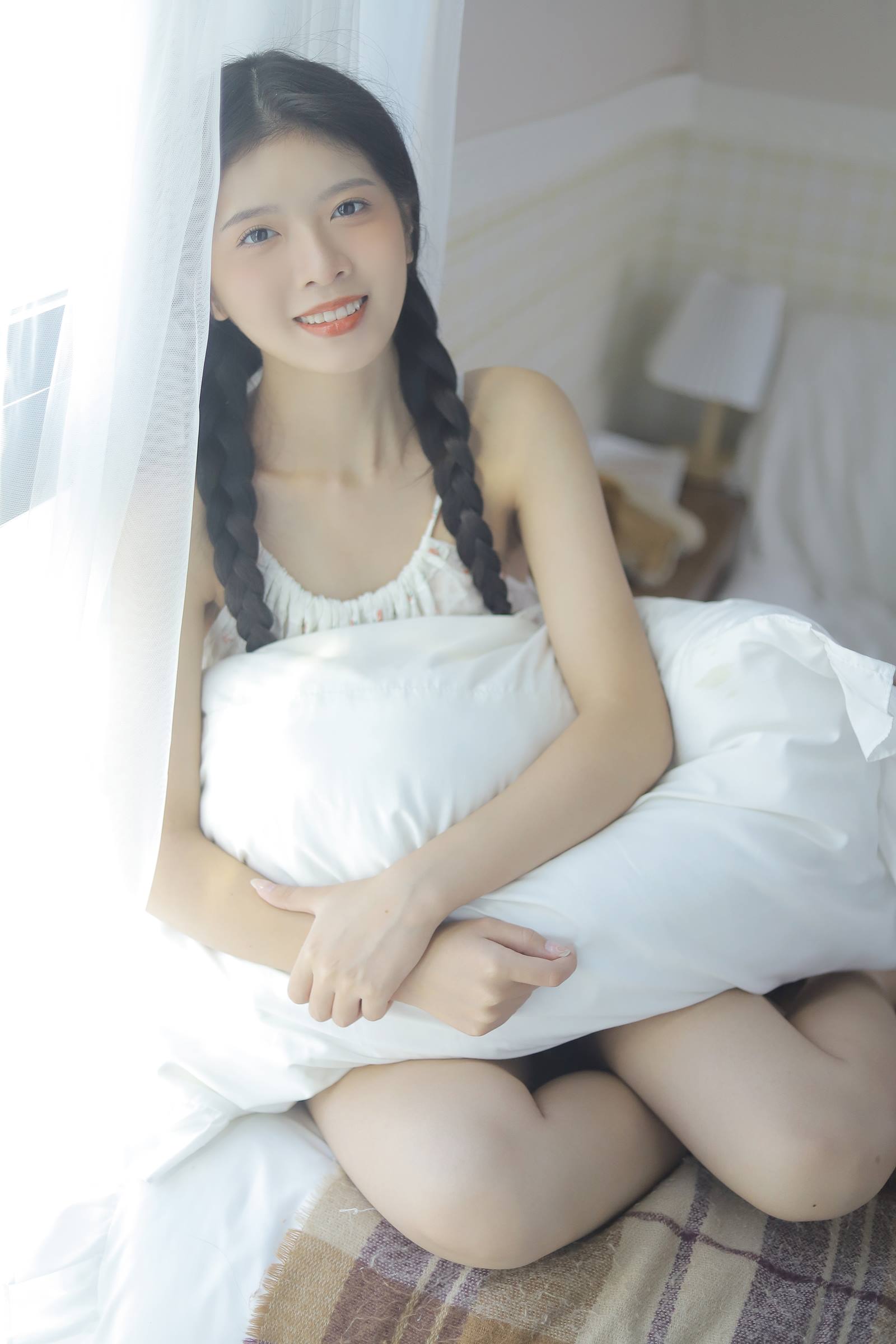 [YITUYU艺图语]2022.10.14 甜妹代表团 罗芷昕[24+1P/235MB]