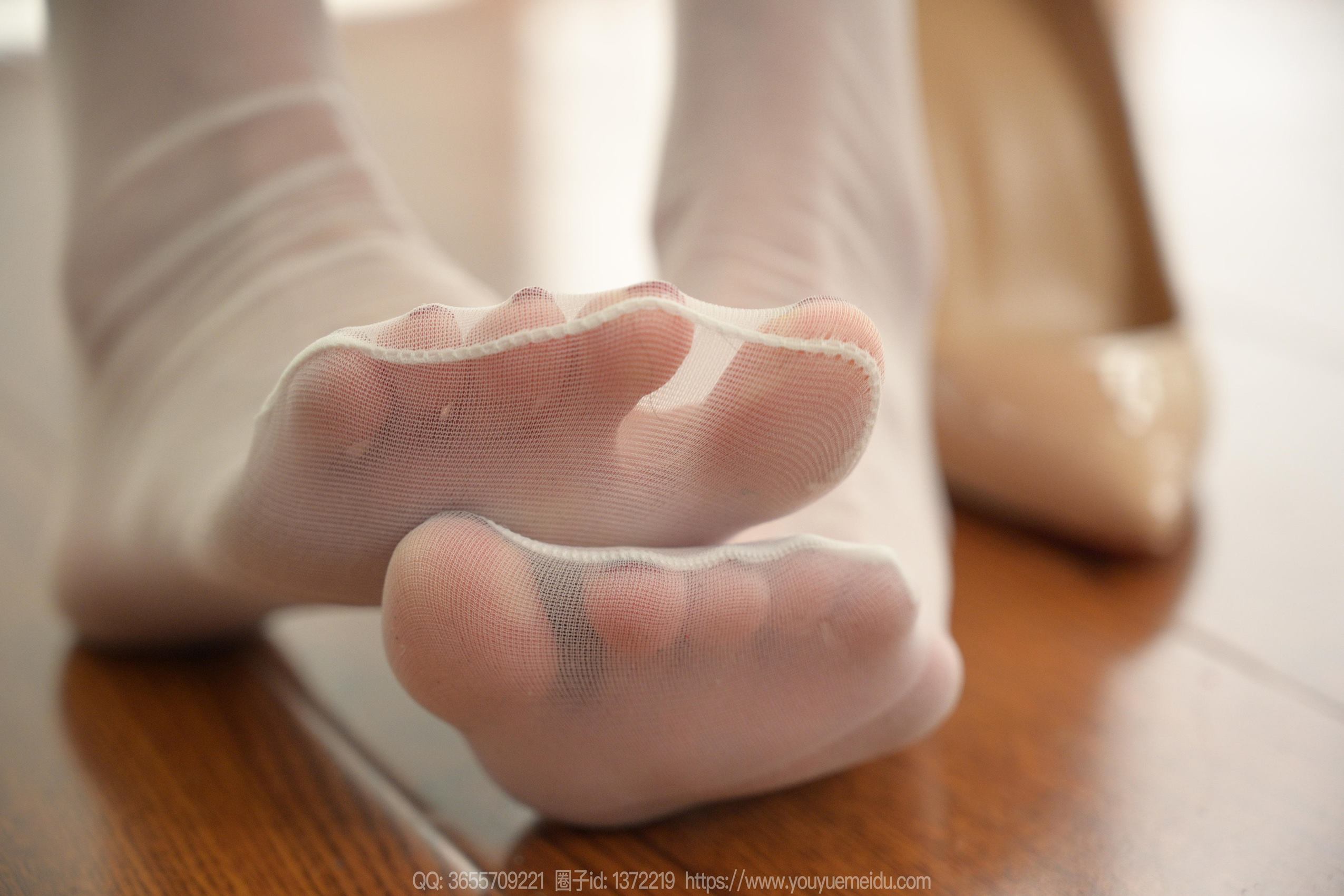 [IESS异思趣向] 2024.03.04 丝享家1679：团团《白色套装》[87P/96MB]